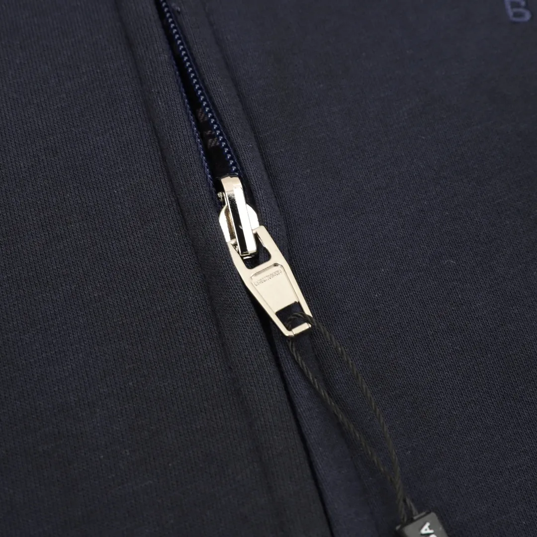 🅿️620 Balenciaga/Balenciaga plaid patch letter zipper jacket is made of customized matt Taslan professional fabrics, plus three-proof coating process, Teflon anti-fouling treatment, anti-oil stains and easy to clean, polyester high-density bird's eye mesh lining, three-dimensional circulation breathable structure, quick moisture export, anti-static treatment, more comfortable to wear in autumn and winter, imported environmentally friendly glue screen printing, custom hardware zipper double puller LOGO, custom accessories three labels Size: XS-L