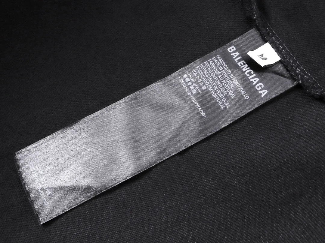 🅿️320 BALENCI*GA 25 Paris 3M classic LOGO worn fake two-piece long-sleeved T-shirt. The printing is made of environmentally friendly imported materials. Ready-made clothes are washed. Hand-made master positioning and worn. Overweight craftsmanship. The letters are clear. The effect is three-dimensional. Exclusively woven and dyed 280g fabric. Threads are dyed in the same cylinder with zero color difference. The version adopts OS loose shoulder design. Welcome to compare. Same style for men and women -Color: washed black -SIZE: Xs S M L style number 8637