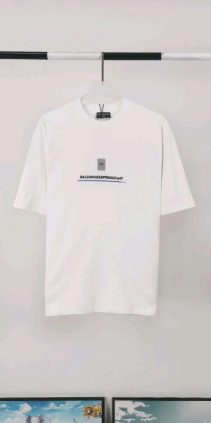 Real shot of the video————The top tested version of Balenciaga BALENCIAGA embroidery PDG 22SS new male and female couple star same style pure cotton loose short-sleeved T-shirt. The fabric is made of 26S 240g Odel pure cotton fabric, the skin feels super silky! The printing uses imported Japanese Tajima embroidery technology. The straight line distortions you see in the picture are the folds of the clothes, and the stripes are straight lines. The letters are clear and full!  Color: White Size: XS-L P:250