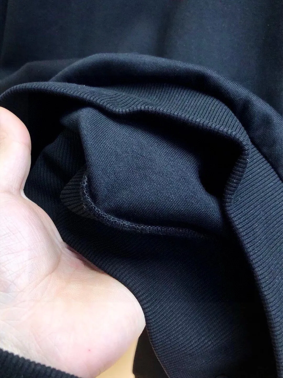 🅿️380 [BALENCIAGA] (Gospel for Fatty) hot-selling suit is coming. Focus on the original version of the official website. 2025 new hot-selling sweatshirt suit. The original order is the best. 🇭🇰The meticulous work of top designers. It has a fitting and perfect upper body effect. 100% natural high-quality Roman cotton, close-fitting comfort, noble and elegant! Original hardware embodies elegance and nobility! Counter size: M-5XL (maximum wear up to 220 pounds)