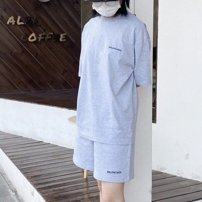 ♻️💯Refer to the model picture for the upper body❤️The top tested version of BALENCIAGA basic embroidered cotton loose shorts for men and women, the same fashion brand shorts. Fabric: Customized fish scale terry cotton fabric 440 grams, super heavy, ready-to-wear washed and soft to the touch. Printing: Japanese Tajima embroidery technology is used, the embroidery is accurate, the printing is meticulous and full, and there is no thread skipping. Accessories: Complete set of customized BLCG accessories Color: Fluorescent green black gray dark khaki Size: XS-L P:310