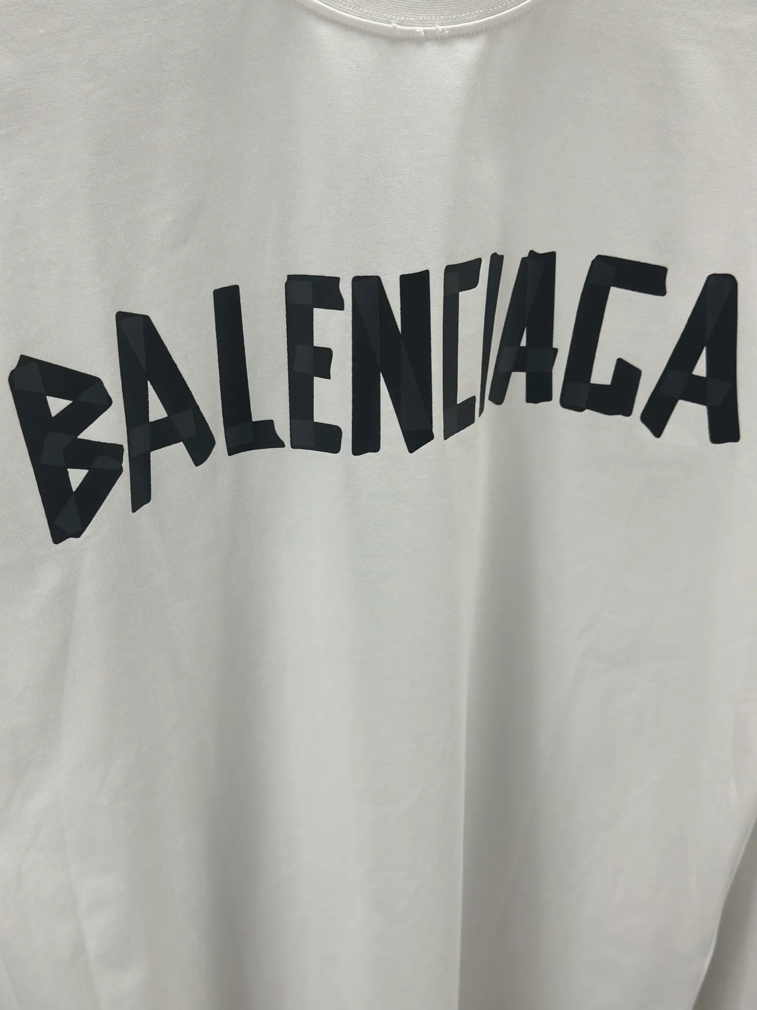 🅿️250 BALENCI*GA Paris tape series printed washed distressed long sleeves. The fabric is made of 280g Paris-specific double yarns*high weight 1:1 double yarn rib. The front and rear panels are made of imported Kornray machine direct-injection printing technology. Distressing + multi-position cutting and wear-making process. Two high-temperature shaping washes. os dropped shoulders and loose version. Same style for men and women -Color: off-white, iron gray, burgundy, green, black blue, fog blue -SIZE: XS S M L style number 8602#
