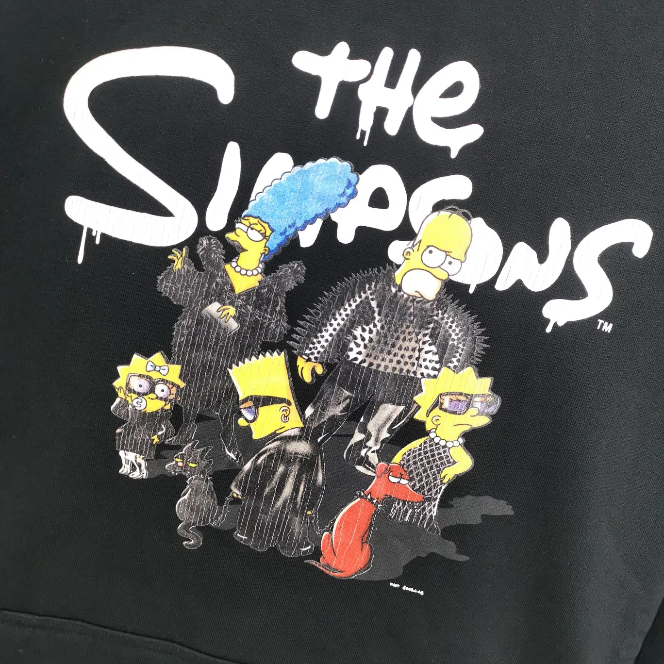 Additional details - Spring and Autumn top-notch proven version of Balenciaga BALENCIAGA The Simpsons cartoon pattern burst pattern pure cotton loose loose hooded sweatshirt for men and women couples. The process uses Kangli printing cracking effect. The front panel printing glue bursting effect uses imported transparent slurry to scrape the bottom to make the printing bursting feel uniform. (PS: If this process is missing, the printing will easily fall off in large areas after cracking.) The embroidery at the hem uses a Tajima embroidery machine imported from Japan, which makes the size and spacing of the letters even, and the hollows of the letters will not be filled. Precise craftsmanship, full of details. The fabric is made of 520g crystal composite fleece cotton, brand new, washed, and labeled. Genuine products are consistent and synchronized, and coded authentic products are consistent and synchronized. Top tested version, accurate and flawless.  Color: White Blue Black Size: XS-L P:520