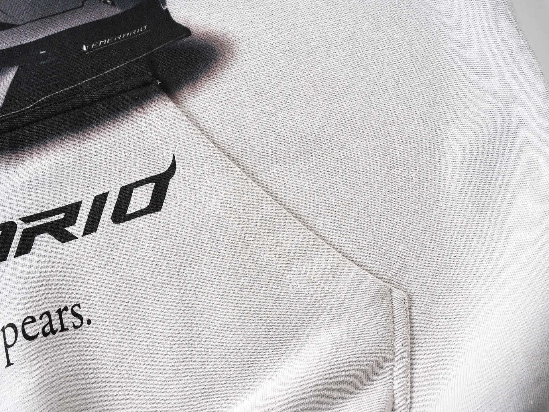 🅿️370 real photos [Top version. Official website quality] BALENCI*GA/Paris co-branded Lamborghini Lamborghini front and back left and right sleeve direct-injection printed hooded sweatshirt SS25 latest model. Research and development at the first time, different market currencies. Comparisons welcome. The fabric is made of Paris ZP custom-woven and dyed cotton sweatshirt. Weighing 460 grams, the cloth surface is clean. The cloth pattern is clear, soft and comfortable. The threads are dyed with no color difference. Printing adopts computer direct printing. The pattern letters are clear, three-dimensional and without burrs. Jubie market produces pictures based on pictures. Welcome to compare. The version adopts OS loose shoulder design. Same style for men and women. Code: BL259931 Color: white gray, Size: XS S M L