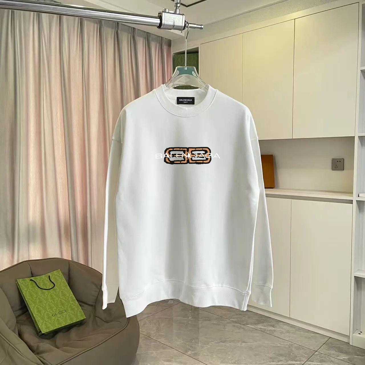🅿️230 BALENCI*GA Paris 2025 Autumn and Winter New Style Personalized Letter Logo Print Customized Pure Cotton Fabric 400g Round Neck Sweater Same Style for Men and Women Size: S M L XL XXL Five Codes Color: Black White
