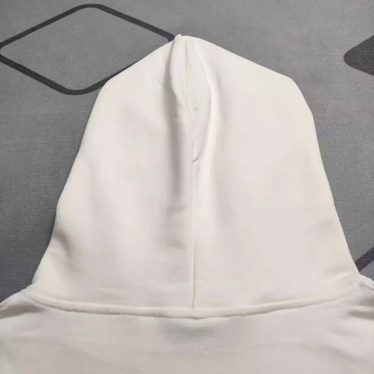The top version of Balenciaga SS24 Coke Logo blur printed hooded sweatshirt. Loose fit. Same style for men and women. 440g double-ply large terry fabric dyed in the same vat. The fabric can weigh up to 460g. It feels very comfortable. The latest brick cabinets in autumn and winter are in sync. Fashionable and individual. A super versatile and good-looking sweatshirt. Very suitable for both men and women. A must-have style. Hang tag. Collar label. Washed wheat. Complete with three labels. Packaging Sydney paper. [1:1 original creation with high control of details] Fabric: 440g double-strand large terry Color: Black White Size: XS-L P:430 Color: Black White Size: XS S M L Style number: 2478#