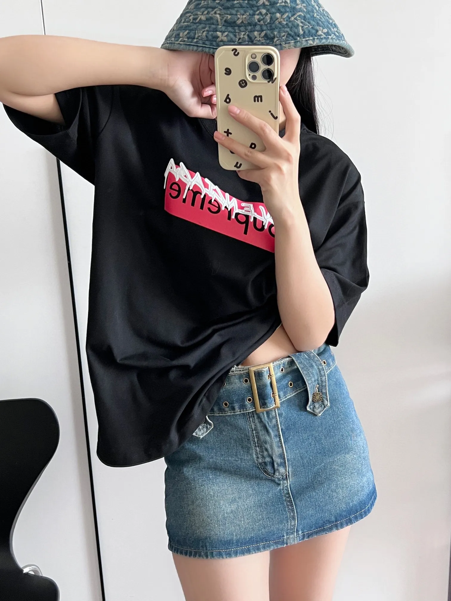 🎀Hot model pictures🎀[Updated] Top tested version BALENCIAGA ✘Supreme 23Ss joint printed T-shirt short sleeves [2023. Brand new BALENCIAGA ✘Supreme launches first joint series] BALENCIAGA and Supreme launch related joint products, the 2023 spring and summer series will be with you, and it will be possible to once again create the 2017 Louis Vuitton x Supreme Highlight moment. The latest exclusive customized co-branded accessories on the entire network, exclusive co-branded packaging boxes, main mark, hangtag and packaging are all different from other models on the market. The side flag mark is exclusively customized for this collaboration, with double logo red mark, the same style for men and women!  Color Black White Khaki Size XS S M L P:260