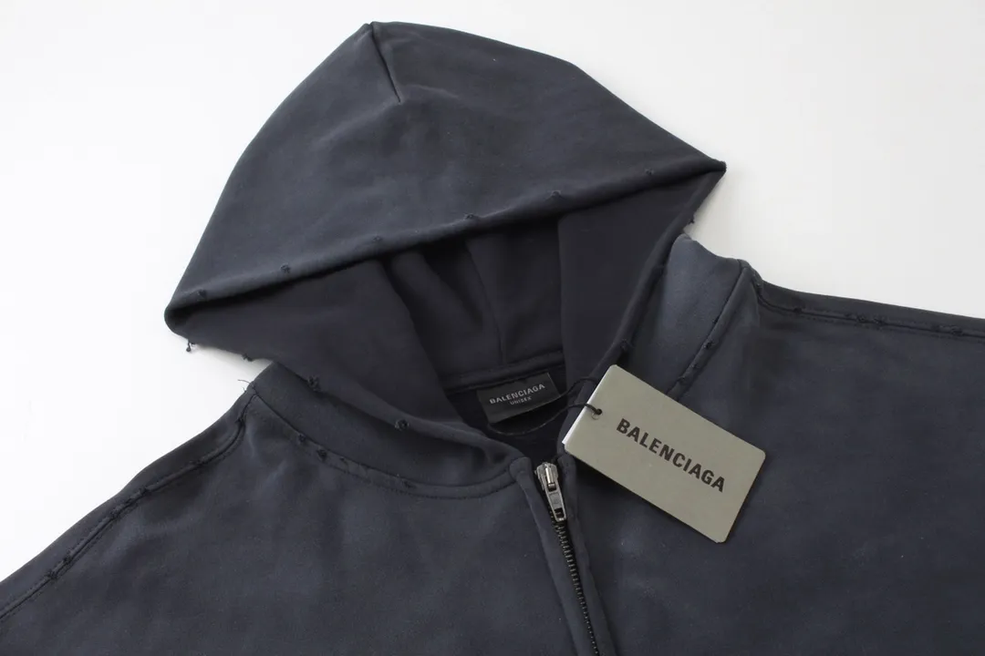 🅿️400 Detailed Pictures [Top version. Official website quality] BALENCI*GA/Paris. 23ss latest classic hot model. Buy the original board at the first time. Color. Printing. Washing. Production can be authentic. Wrong version in the market. Welcome to compare. Tape direct printing. Ready-made garments are washed and worn twice. The worn zipper cardigan hooded jacket. Brick cabinet synchronization. The fabric is made of Paris ZP custom-woven and dyed cotton sweatshirt. The weight is 450 grams, the cloth surface is clean. The cloth pattern is clear, soft and comfortable, and the threads are dyed with no color difference. The classic pattern adopts Kornit imported direct injection. The letters are clear and the effect is three-dimensional. Restored brick cabinet. The garments were washed and aged, and polished by many hands. Produced by ultra-heavy craftsmanship, special market currency. Note⚠️ZP fabric is made of fine-grained yarn. Pay attention to the big difference! Welcome to compare! The version adopts OS loose shoulder version. The same style for men and women. Code: BL238022 Color: Dark gray blue. Red Size: XS S M L