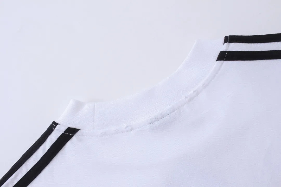 🅿️216 Actual pictures [Top version. Official website quality] BALENCI*GA/Paris co-branded Adidas Adidas clover three-stripe LOGO printed long-sleeved T-shirt #brick cabinet synchronization. Wait for a while to purchase and develop. Differentiating market currency, the fabric is made of Paris ZP custom-woven and dyed cotton double yarn. Weighing 260 grams, the cloth surface is clean. The cloth pattern is clear, soft and comfortable. The threads are dyed with no color difference. The classic pattern is printed with advanced materials, the letters are clear, three-dimensional, without burrs, and the brick cabinet is restored. Comparisons welcome. The version adopts OS loose shoulder design. Same style for men and women. Code: BL225008 Color: black, white, blue Size: XS S M L