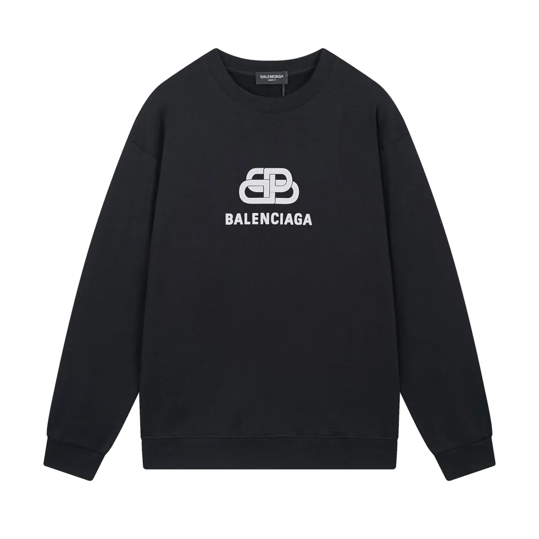 🅿️246 Detailed picture [Top version. Official website quality] BALENCI*GA/Paris. Classic style. SS22 #balenci*ga lock letter LOGO round neck sweatshirt. Brick cabinet synchronization.                       The fabric is made of Paris ZP custom-woven and dyed cotton sweatshirt. The weight is 450 grams. The cloth surface is clean. The cloth pattern is clear, soft and comfortable. The threads are dyed with no color difference. The classic pattern is printed with environmentally friendly imported materials, precision printing screen, the letters are clear, the effect is three-dimensional, and the brick cabinet is restored. The version adopts the OS loose shoulder style. Same style for men and women Coding: BL235568 Color: black, white, coffee Size: XS S M L