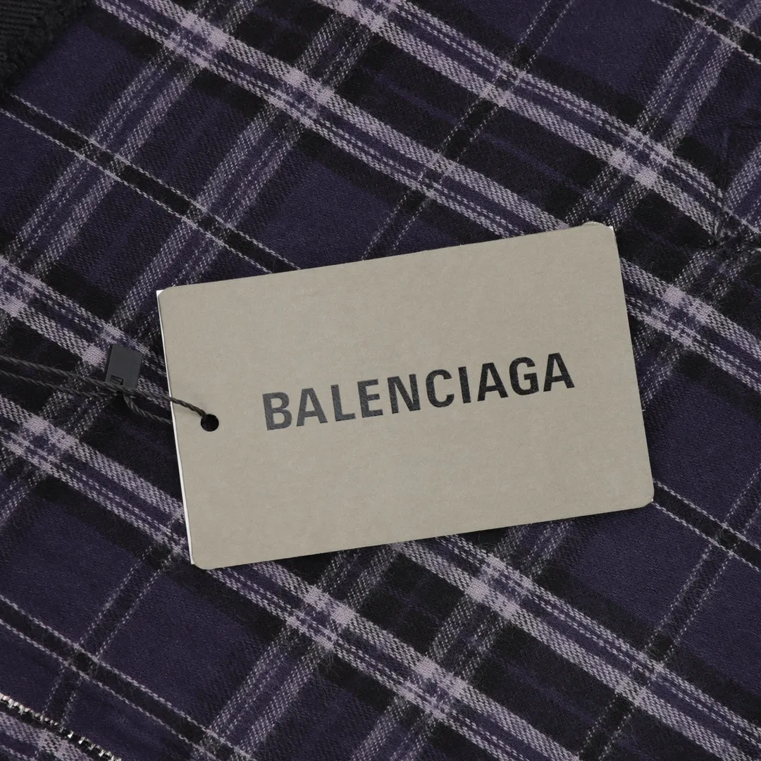 🅿️580 Balenciaga/Balenciaga BLCG 25FW blue plaid appliqué suit jacket Light luxury A must-have item for daily commuting for men and women Correct version Welcome to compare Detailed features · Custom-developed plaid flannel fabric · OS silhouette design · Infrared laser alignment cutting process All alignment · Side diagonal pockets Hooded design · Customized molded hardware zippers Double puller design · Tajima high-speed embroidery machine 200,000 appliqués · Washing process to enhance the feel · Diagonal pockets on the side of trousers · Pockets decorated with embroidery · Original main mark washed tag packaging Color: Picture color Size: 46-52