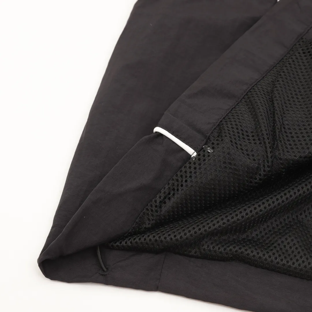 🅿️580 Balenciaga BLCG 25FW half-circle embroidered white stripe sports suit jacket. Light luxury. A must-have item for daily commuting for men and women. Correct version. Comparisons are welcome. Detailed features · Customized matte Taslan jacket fabric · The fabric has undergone a waterproof coating process · The lining is made of three-level polyester bird's eye mesh · OS ultra-loose silhouette design · Side zipper pockets hooded design · Internal zipper pocket design · Elastic waistband design at the hem · Customized molded hardware zippers Double puller design for jackets · Tajima high-speed embroidery machine with 100,000 three-dimensional needles · Splicing and inserting technology · Zippered pockets on the side of trousers · Customized molded hardware zippers with original logo · Original main mark washed tag packaging Color: Black Size: 46-52