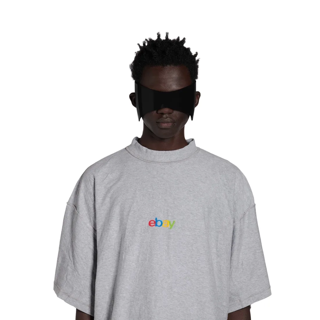 🎀Hot model pictures🎀Top tested version BALENCIAGA/Balenciaga 2024 SS latest ebay joint letter embroidered short-sleeved T-shirt ✅No.1 quality in this market Real ceiling quality ✅All original development attention to detail pictures to avoid mixed use of stolen pictures ✅Correct 260g custom-woven and dyed double yarn fabric Soft, breathable and comfortable ✅Imported Tajima embroidery machine 150,000 needle embroidery, full effect, three-dimensional and clear ✅Attention! The letter embroidery on the chest is hand-made and worn. The back of the garment is sewn with the car logo on the back collar. The original version is the same. The details are full and fixed-dyed threads. No color difference. No deformation. Overweight craftsmanship. Different market currencies. Here I will explain why mine is a little more expensive than others. 1. It seems to be a simple printing or embroidery. In fact, it is not simple at all. 10000% imported machine restoration. Not just lip service. Welcome to compare with peers. 2. Each model is produced by the company. The detailed workmanship and fabrics are consistent with the original product. Guaranteed no color difference from the counter. Reproduction is not scary. Whoever fakes it will be embarrassed. It’s not shameful to make a replica, it’s shameful if you can’t buy the correct version if you make a replica. 3. Note that the threaded collars are all original collars of certain countries and regions, with high wrapping. The width of the neckline and cabinets are accurate to the millimeter. Thick necklines are not easy to deform. The collars of high-end products are all restored cabinets. They are different from the big collars in the world. Ordinary garbage short-sleeves are printed with a print. The clavicle of the upper body is exposed. Please be patient. Customers who have bought genuine products or have seen genuine products will come back to place orders again. This is quality. This is quality. 4. Different styles of washed wheat main wheat, including imported wheat, have different colors and codes. Really restore the counter. As we all know, Balenciaga has different English or different colors on the collar labels of each quarter. This distinguishes the fast food products with the same common main wheat washed wheat. 5. Pay attention to the workmanship. The stitching at the neckline has no folds, smooth and natural without overlapping lines, and truly restores this. This is something that many people cannot do. 6. The fabric is made of 260g Paris-specific double yarn. No one can make better fabrics than my family. There's really no way to compare it with the ordinary version on the market. Respect it. It's genuine and costs thousands of dollars. Don't buy street stalls. Quality 7. The workmanship is fully restored. The packaging is fully restored. The cost is huge. 8. I guarantee here that this is the highest quality you can find. Size: XS-S-M-L P:260