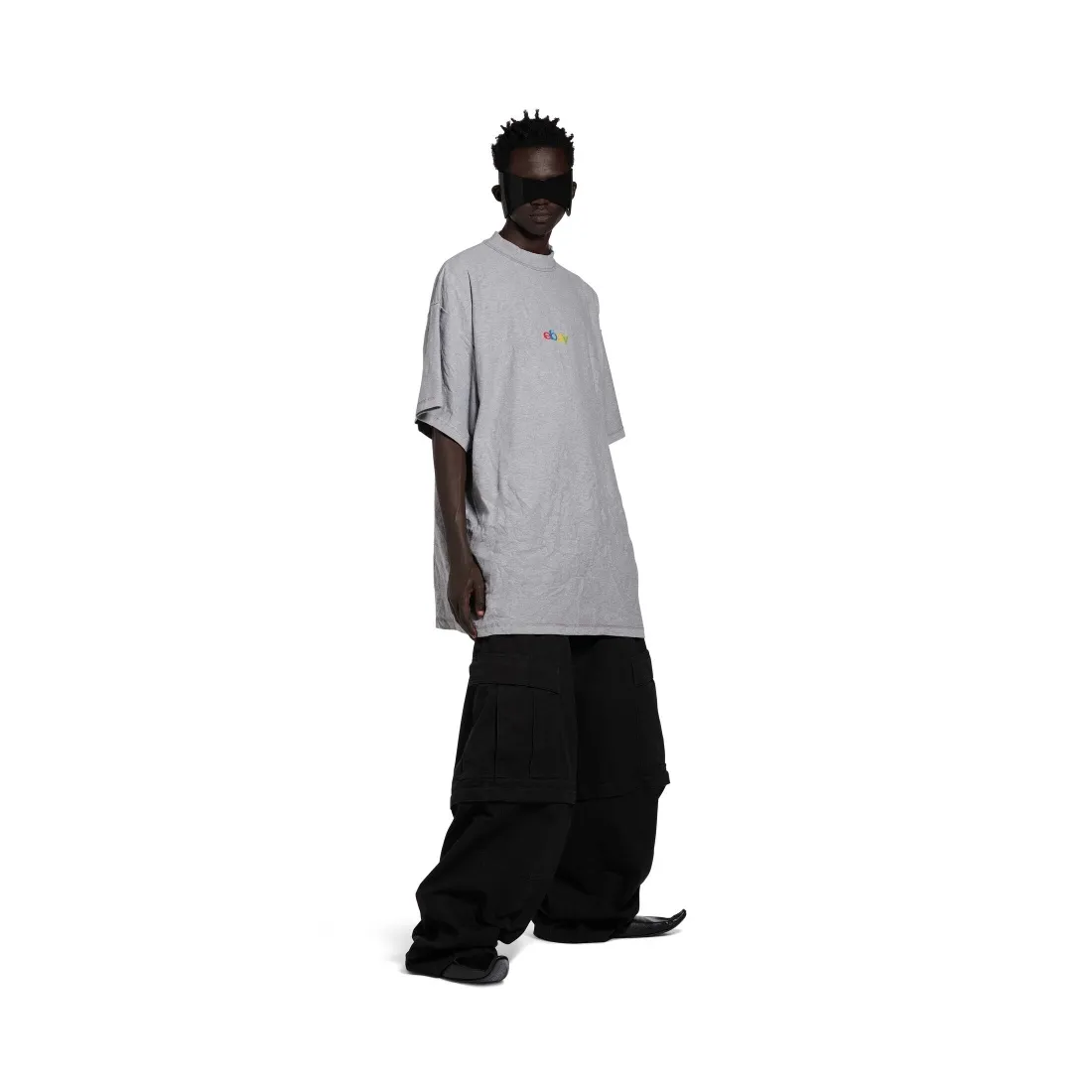 🎀Hot model pictures🎀Top tested version BALENCIAGA/Balenciaga 2024 SS latest ebay joint letter embroidered short-sleeved T-shirt ✅No.1 quality in this market Real ceiling quality ✅All original development attention to detail pictures to avoid mixed use of stolen pictures ✅Correct 260g custom-woven and dyed double yarn fabric Soft, breathable and comfortable ✅Imported Tajima embroidery machine 150,000 needle embroidery, full effect, three-dimensional and clear ✅Attention! The letter embroidery on the chest is hand-made and worn. The back of the garment is sewn with the car logo on the back collar. The original version is the same. The details are full and fixed-dyed threads. No color difference. No deformation. Overweight craftsmanship. Different market currencies. Here I will explain why mine is a little more expensive than others. 1. It seems to be a simple printing or embroidery. In fact, it is not simple at all. 10000% imported machine restoration. Not just lip service. Welcome to compare with peers. 2. Each model is produced by the company. The detailed workmanship and fabrics are consistent with the original product. Guaranteed no color difference from the counter. Reproduction is not scary. Whoever fakes it will be embarrassed. It’s not shameful to make a replica, it’s shameful if you can’t buy the correct version if you make a replica. 3. Note that the threaded collars are all original collars of certain countries and regions, with high wrapping. The width of the neckline and cabinets are accurate to the millimeter. Thick necklines are not easy to deform. The collars of high-end products are all restored cabinets. They are different from the big collars in the world. Ordinary garbage short-sleeves are printed with a print. The clavicle of the upper body is exposed. Please be patient. Customers who have bought genuine products or have seen genuine products will come back to place orders again. This is quality. This is quality. 4. Different styles of washed wheat main wheat, including imported wheat, have different colors and codes. Really restore the counter. As we all know, Balenciaga has different English or different colors on the collar labels of each quarter. This distinguishes the fast food products with the same common main wheat washed wheat. 5. Pay attention to the workmanship. The stitching at the neckline has no folds, smooth and natural without overlapping lines, and truly restores this. This is something that many people cannot do. 6. The fabric is made of 260g Paris-specific double yarn. No one can make better fabrics than my family. There's really no way to compare it with the ordinary version on the market. Respect it. It's genuine and costs thousands of dollars. Don't buy street stalls. Quality 7. The workmanship is fully restored. The packaging is fully restored. The cost is huge. 8. I guarantee here that this is the highest quality you can find. Size: XS-S-M-L P:260