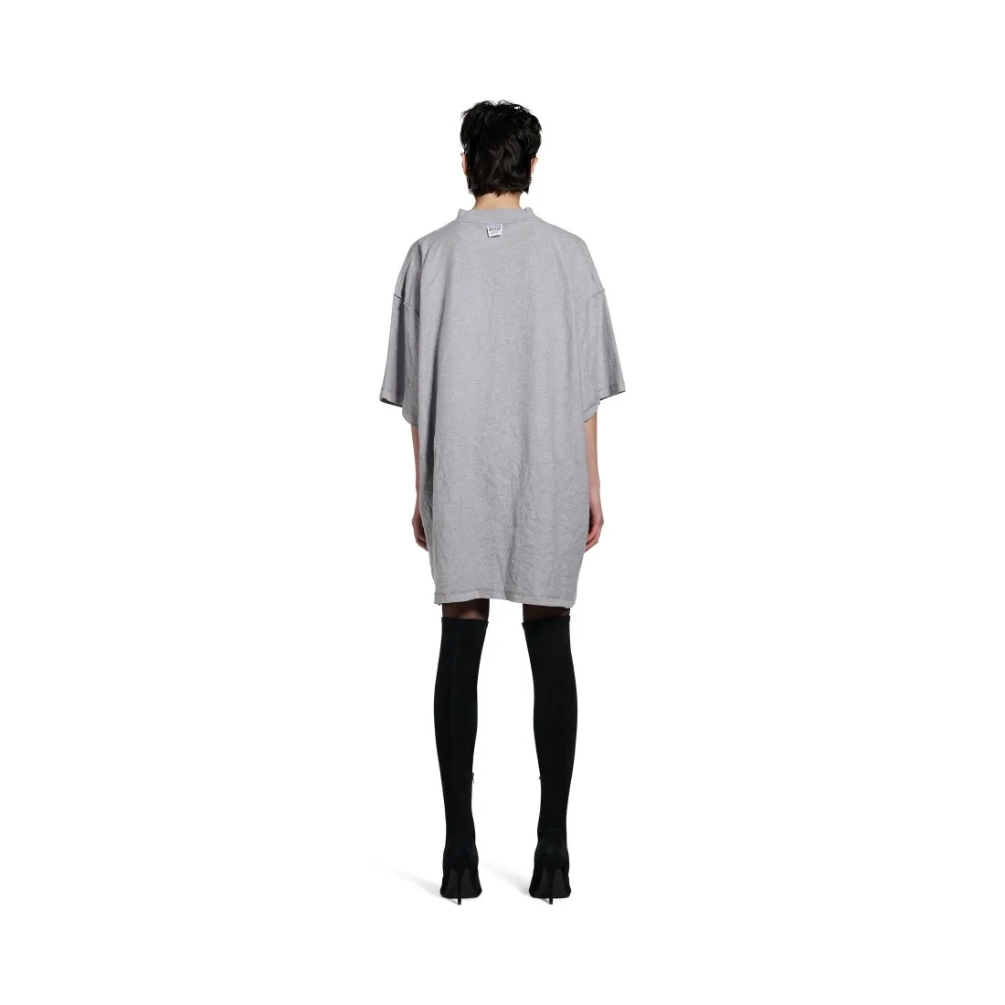 🎀Hot model pictures🎀Top tested version BALENCIAGA/Balenciaga 2024 SS latest ebay joint letter embroidered short-sleeved T-shirt ✅No.1 quality in this market Real ceiling quality ✅All original development attention to detail pictures to avoid mixed use of stolen pictures ✅Correct 260g custom-woven and dyed double yarn fabric Soft, breathable and comfortable ✅Imported Tajima embroidery machine 150,000 needle embroidery, full effect, three-dimensional and clear ✅Attention! The letter embroidery on the chest is hand-made and worn. The back of the garment is sewn with the car logo on the back collar. The original version is the same. The details are full and fixed-dyed threads. No color difference. No deformation. Overweight craftsmanship. Different market currencies. Here I will explain why mine is a little more expensive than others. 1. It seems to be a simple printing or embroidery. In fact, it is not simple at all. 10000% imported machine restoration. Not just lip service. Welcome to compare with peers. 2. Each model is produced by the company. The detailed workmanship and fabrics are consistent with the original product. Guaranteed no color difference from the counter. Reproduction is not scary. Whoever fakes it will be embarrassed. It’s not shameful to make a replica, it’s shameful if you can’t buy the correct version if you make a replica. 3. Note that the threaded collars are all original collars of certain countries and regions, with high wrapping. The width of the neckline and cabinets are accurate to the millimeter. Thick necklines are not easy to deform. The collars of high-end products are all restored cabinets. They are different from the big collars in the world. Ordinary garbage short-sleeves are printed with a print. The clavicle of the upper body is exposed. Please be patient. Customers who have bought genuine products or have seen genuine products will come back to place orders again. This is quality. This is quality. 4. Different styles of washed wheat main wheat, including imported wheat, have different colors and codes. Really restore the counter. As we all know, Balenciaga has different English or different colors on the collar labels of each quarter. This distinguishes the fast food products with the same common main wheat washed wheat. 5. Pay attention to the workmanship. The stitching at the neckline has no folds, smooth and natural without overlapping lines, and truly restores this. This is something that many people cannot do. 6. The fabric is made of 260g Paris-specific double yarn. No one can make better fabrics than my family. There's really no way to compare it with the ordinary version on the market. Respect it. It's genuine and costs thousands of dollars. Don't buy street stalls. Quality 7. The workmanship is fully restored. The packaging is fully restored. The cost is huge. 8. I guarantee here that this is the highest quality you can find. Size: XS-S-M-L P:260