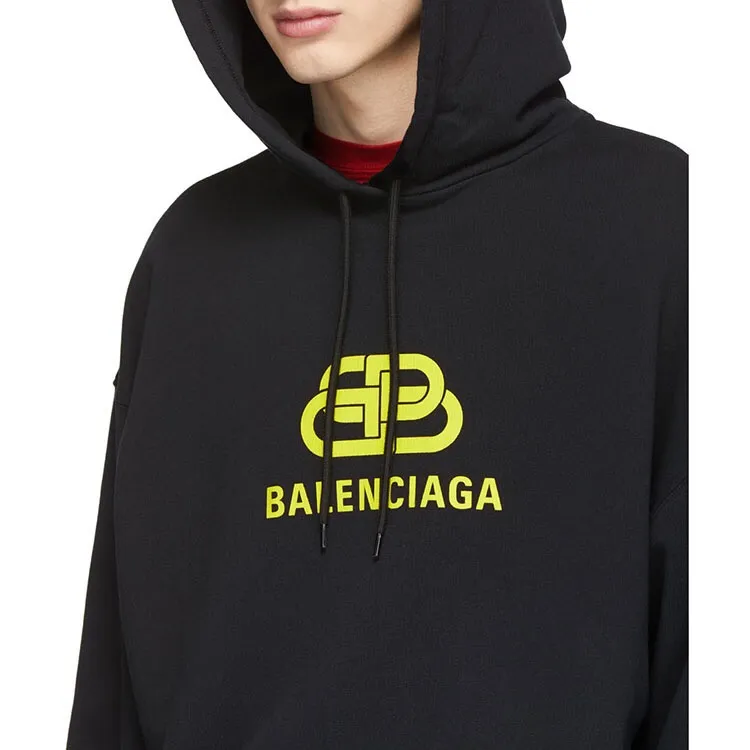 ♻️💯Upper body reference model picture❤️Top tested version BALENCIAGA haze blue lock print hooded sweatshirt [Top tested version] The only correct haze blue snowflake color on the entire network‼ ️Super white and high-end color... -Full set of 1:1 customized original accessories packaging (with logo Sydney paper + new moderator mark + washing + original hangtag) -The entire sweatshirt is made of 460 grams of pure cotton large terry, and the wet weight can reach 480 grams, full of thickness -Note ⚠️This year's Balenciaga hoodie uses embroidered phoenix eyes on the hood‼ ️Eliminating the previous hardware eyes, this is also a detail that distinguishes low-end versions on the market‼ ️The whole piece of clothing, hat rope, thread, and fabric are produced in the same vat with 0 color difference - imported elliptical machine printing is used. Each printing is neatly aligned and the overall printing has no edges. I make every piece of clothing with conscience and strive for excellence in every link. Just to sell a piece of clothing and retain a customer. Although our products are a little more expensive than others, the expensive money is kept in the clothes and is definitely not imported into my pocket.  Color: black (gold lock) Size: XS-L P:410