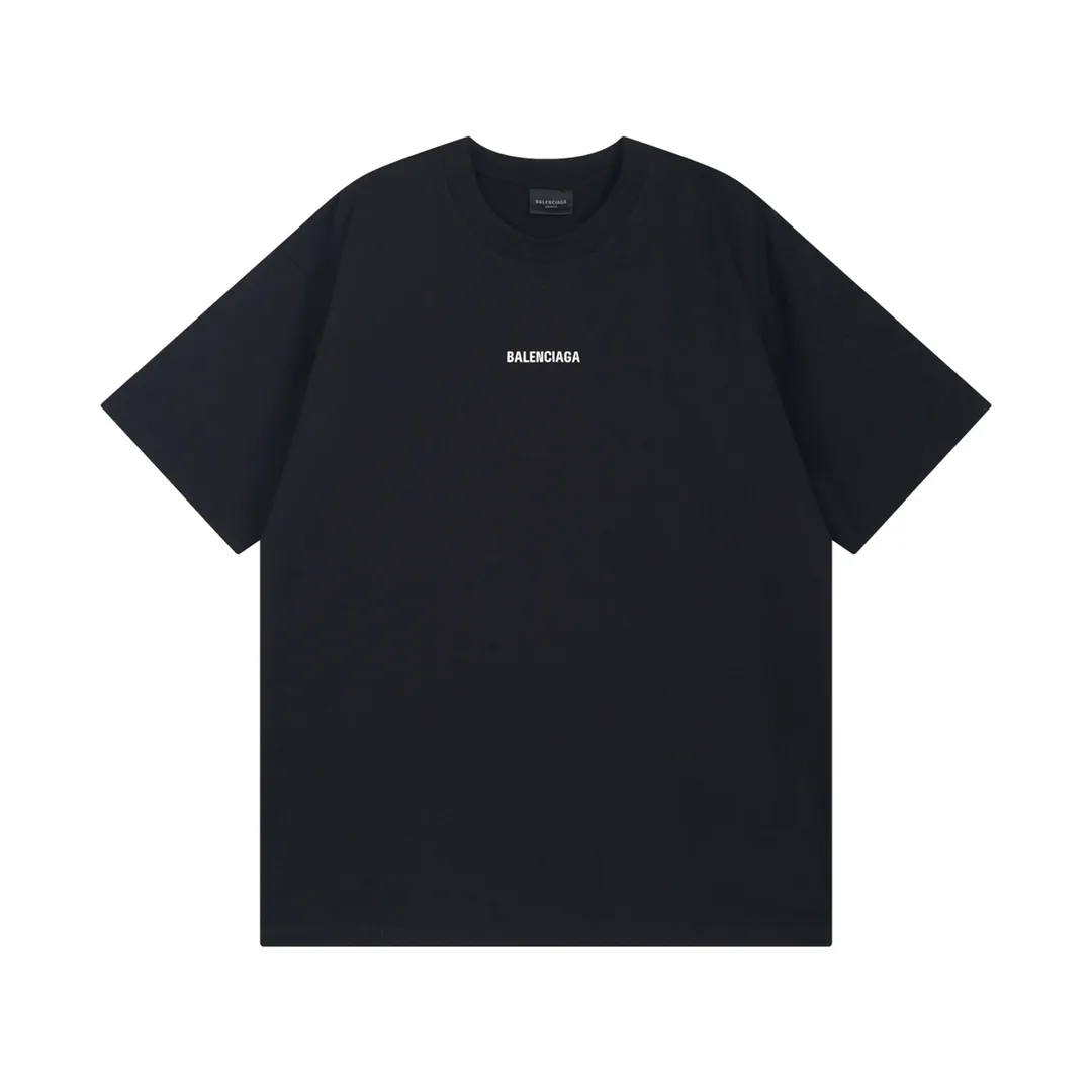 🅿️166 Detailed pictures [Top version. Official website quality] BALENCI*GA/Paris #Classic style. Classic letter printed short-sleeved T-shirt on the front and back #2023 spring and summer brick cabinet synchronization.                       The fabric is made of Paris ZP custom-woven and dyed cotton double yarn, weighing 260 grams. The cloth surface is clean. The cloth pattern is clear, soft and comfortable. The threads are dyed with no color difference. The classic letters are embroidered with an imported embroidery machine. The letters are clear and the effect is three-dimensional, restoring the brick cabinet. The version adopts the OS loose shoulder style. Same style for men and women. Coding: BL223006 Color: smoke gray, purple, light green, peacock blue, black, rice coffee, gray green Size: XS S M L