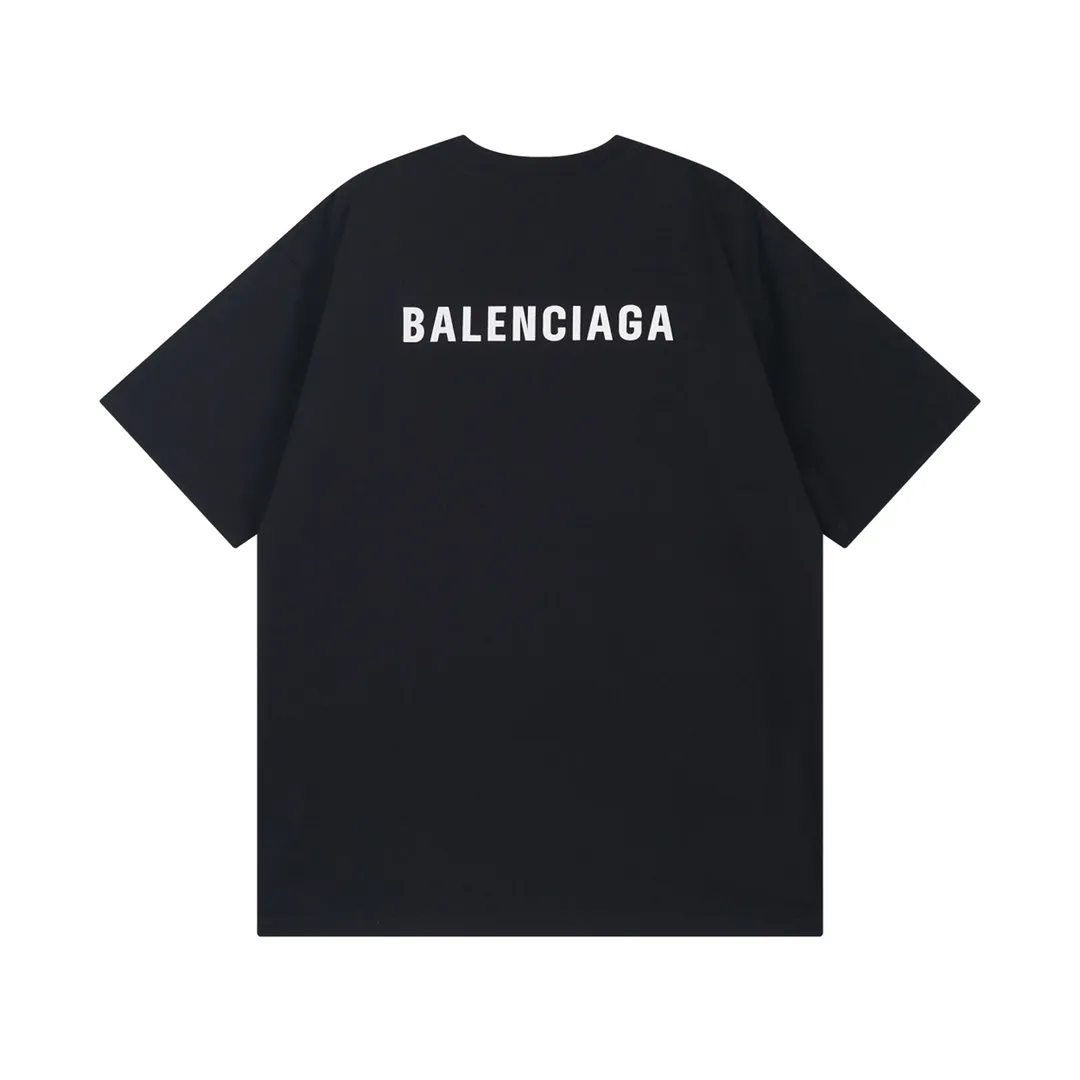 🅿️166 Detailed pictures [Top version. Official website quality] BALENCI*GA/Paris #Classic style. Classic letter printed short-sleeved T-shirt on the front and back #2023 spring and summer brick cabinet synchronization.                       The fabric is made of Paris ZP custom-woven and dyed cotton double yarn, weighing 260 grams. The cloth surface is clean. The cloth pattern is clear, soft and comfortable. The threads are dyed with no color difference. The classic letters are embroidered with an imported embroidery machine. The letters are clear and the effect is three-dimensional, restoring the brick cabinet. The version adopts the OS loose shoulder style. Same style for men and women. Coding: BL223006 Color: smoke gray, purple, light green, peacock blue, black, rice coffee, gray green Size: XS S M L