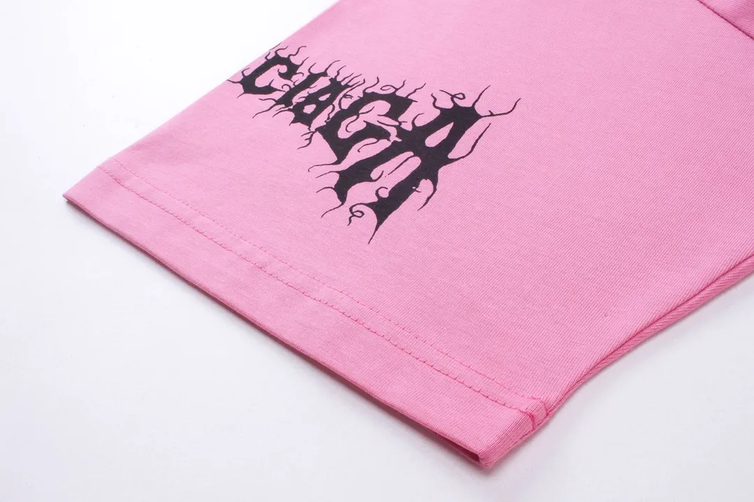 🅿️186 Detailed Pictures [Top version. Official website quality] BALENCI*GA/Paris. 2024 new model. Year of the Dragon limited print short-sleeved T-shirt, synchronized with brick cabinet. Developed genuine product at the first time, enjoy printing and comparison! The fabric is made of Paris ZP custom-woven and dyed cotton double yarn. Weighing 260 grams, the cloth surface is clean. The cloth pattern is clear, soft and comfortable. The threads are dyed with no color difference. The classic LOGO is made of environmentally friendly imported materials, drawn silk flowers, with clear letters and three-dimensional effect. Restore the brick cabinet. Welcome to compare, the version adopts the OS loose shoulder version. Same style for men and women Coding: BL223322 Color: black, white, red, pink Size: XS to L