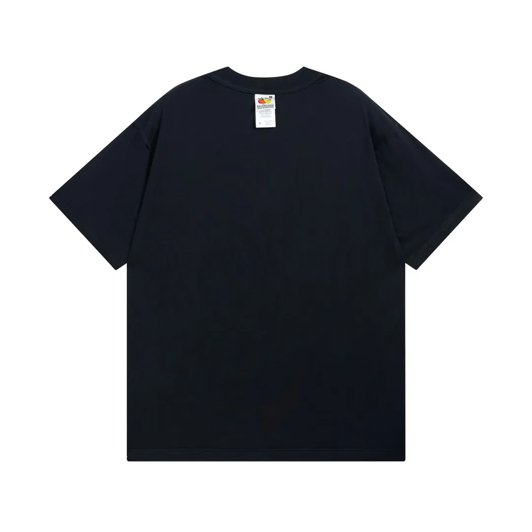 🅿️180 real photos [Top version. Official website quality] BALENCI*GA/Paris #Mirror embroidery reversible wear classic letter embroidery short-sleeved T-shirt #2023 spring and summer brick cabinet synchronization.                       The fabric is made of Paris ZP custom-woven and dyed cotton double yarn, weighing 260 grams. The cloth surface is clean. The cloth pattern is clear, soft and comfortable. The threads are dyed with no color difference. The classic letters are embroidered with an imported embroidery machine. The letters are clear and the effect is three-dimensional, restoring the brick cabinet. The version adopts the OS loose shoulder style. The same style for men and women. Coding: BL223098 Color: Black Size: XS to L