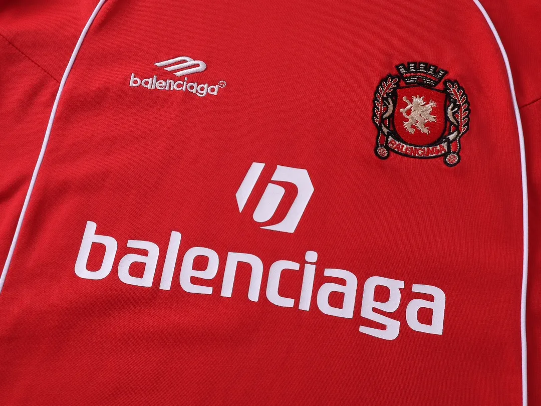 🅿️340 - BALENCI*GA Paris Manchester United co-branded football No. 10 embroidery printed long sleeves, the fabric is made of Paris custom-woven and dyed double-yarn pure cotton fabric. The weight is 280g. The thread is custom-woven and dyed without color difference. The front and rear panels use imported glue screen printing technology + the front and left sleeves use imported Tajima embroidery machine matte light heavy embroidery technology, two high-temperature shaping washes, os dropped shoulders, loose version, same style for men and women! ! -Color: black pink white red fluorescent green -SIZE: XS S M L style number 8606#