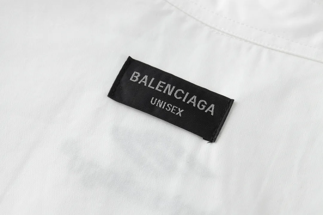🅿️500 [Exclusive supply] BLCG 3B embroidered long-sleeved shirt (white) The fabric is made of high-count and high-density cotton woven fabric imported from Japan. The fabric is stable in shape and not easy to deform. The surface is smooth and the upper body is textured. It has good wrinkle resistance and maintains the pattern. The embroidery uses Tajima machine 10,000-needle embroidery. The flower shape is full and shiny. There is no connection. The middle webbing splicing is processed by laser fixed-point positioning to connect and align. The ready-made garments are sewn and spliced according to YB design, with dense and neat stitching to restore pattern details and upper body effects to the greatest extent. Size:S-M-L