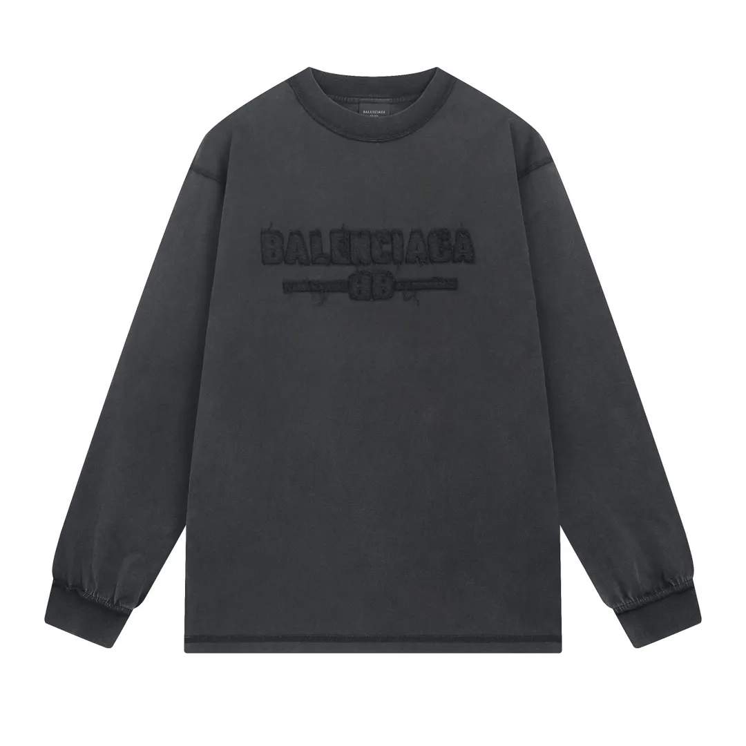 🅿️230 real photos [Top version. Official website quality] BALENCI*GA/Paris #2025 new letter LOGO chest patch embroidered washed long-sleeved long-sleeved T-shirt, ready-made garments are stitched on the reverse side, ready-made garments are washed, full of design sense. Welcome to compare. The fabric is made of Paris ZP custom-woven and dyed cotton double yarn, weighing 260 grams, the cloth surface is clean. The cloth pattern is clear, soft and comfortable. The threads are dyed with no color difference. The classic letter LOGO is embroidered with imported Tajima embroidery machine. The effect is three-dimensional. Restore brick cabinets, adopt OS loose shoulder style. Same style for men and women. Code: BL255075 Color: washed black Size: XS S M L