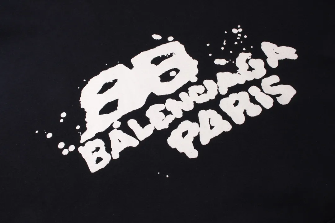🅿️300 Detailed picture [Top version. Official website quality] BALENCI*GA/Paris BALENCI*GA#BB hand-painted graffiti long-sleeved hooded sweatshirt. 2023 autumn and winter new products. Brick cabinet synchronization. The fabric is made of Paris ZP custom-woven and dyed cotton double-yarn David sweatshirt. The weight is 450 grams, the cloth surface is clean. The cloth pattern is clear. Soft and comfortable. Good color fastness. Not easy to change color. The threads are woven and dyed with no color difference. The printing uses a round machine hand-painted effect. No burrs. The color follows the original board. The whole piece of clothing is hand-made and worn. The brick cabinet is restored. The version adopts the OS loose shoulder style. Same style for men and women. Coding: BL238018 Color: black, white, gray blue, pink Size: XS S M L