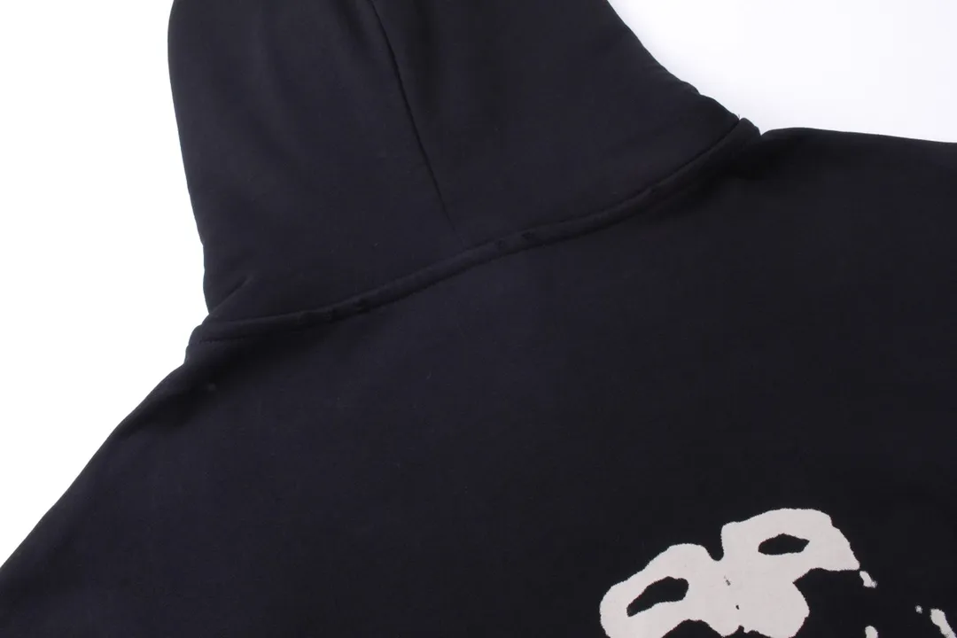 🅿️300 Detailed picture [Top version. Official website quality] BALENCI*GA/Paris BALENCI*GA#BB hand-painted graffiti long-sleeved hooded sweatshirt. 2023 autumn and winter new products. Brick cabinet synchronization. The fabric is made of Paris ZP custom-woven and dyed cotton double-yarn David sweatshirt. The weight is 450 grams, the cloth surface is clean. The cloth pattern is clear. Soft and comfortable. Good color fastness. Not easy to change color. The threads are woven and dyed with no color difference. The printing uses a round machine hand-painted effect. No burrs. The color follows the original board. The whole piece of clothing is hand-made and worn. The brick cabinet is restored. The version adopts the OS loose shoulder style. Same style for men and women. Coding: BL238018 Color: black, white, gray blue, pink Size: XS S M L