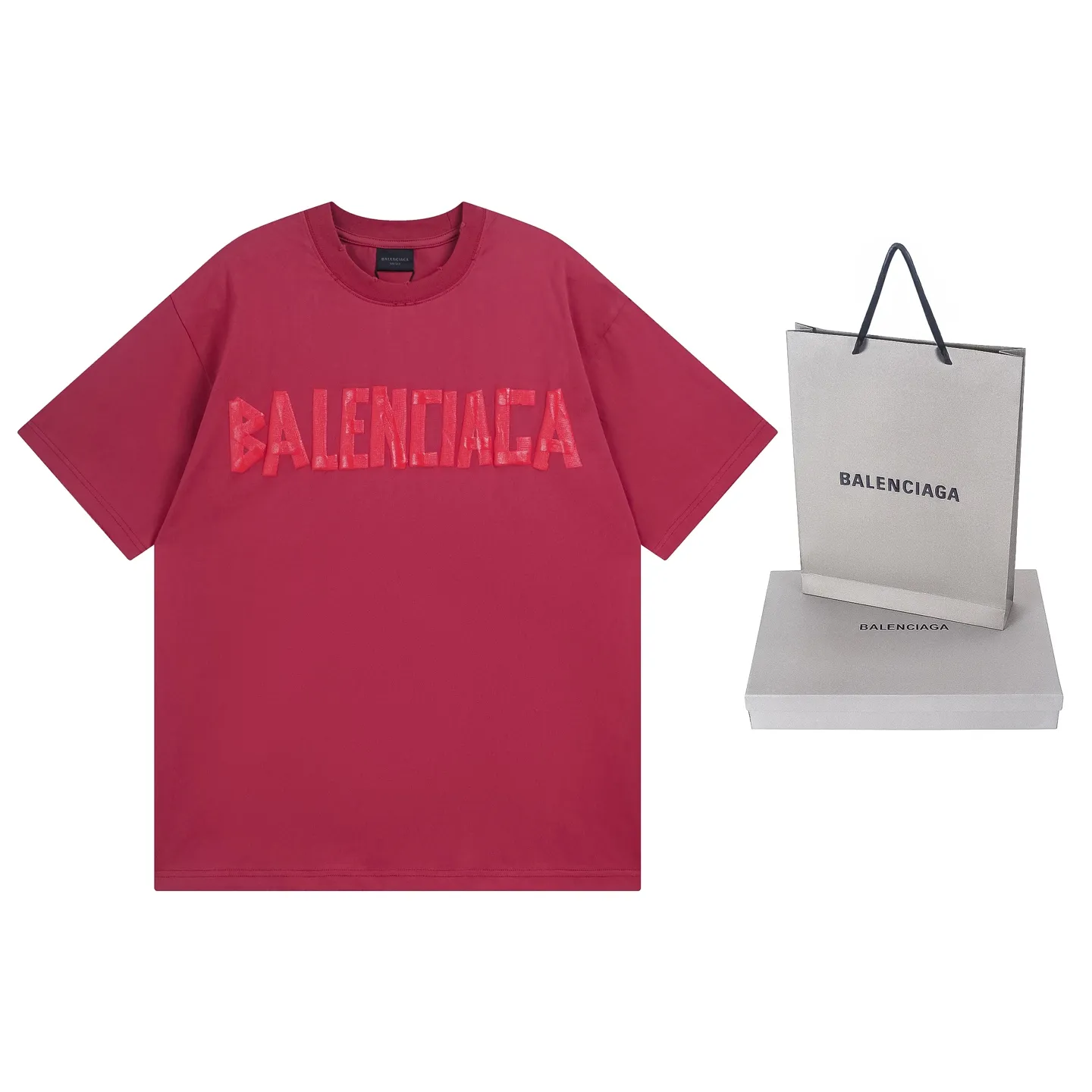 🅿️194 Actual pictures [Top version. Official website quality] BALENCI*GA/Paris. 25ss latest classic. Masking tape printing. Ready-to-wear washed and frayed short-sleeved T-shirt. Brick cabinet synchronization. The fabric is made of Paris ZP custom-woven and dyed 100% cotton double yarn compact cotton. The weight is 260 grams, the cloth surface is clean. The cloth pattern is clear, soft and comfortable, and the thread is dyed with no color difference. The classic pattern is printed with environmentally friendly imported materials, and the tape pattern is glued. The letters are clear and the effect is three-dimensional. Restored brick cabinet. The garments were washed and aged, and polished by many hands. Produced by ultra-heavy craftsmanship, the market currency is very different, welcome to compare. The version adopts OS loose shoulder design. The same style for men and women. Code: BL253383 Color: black blue, plum red, khaki Size: XS S M L