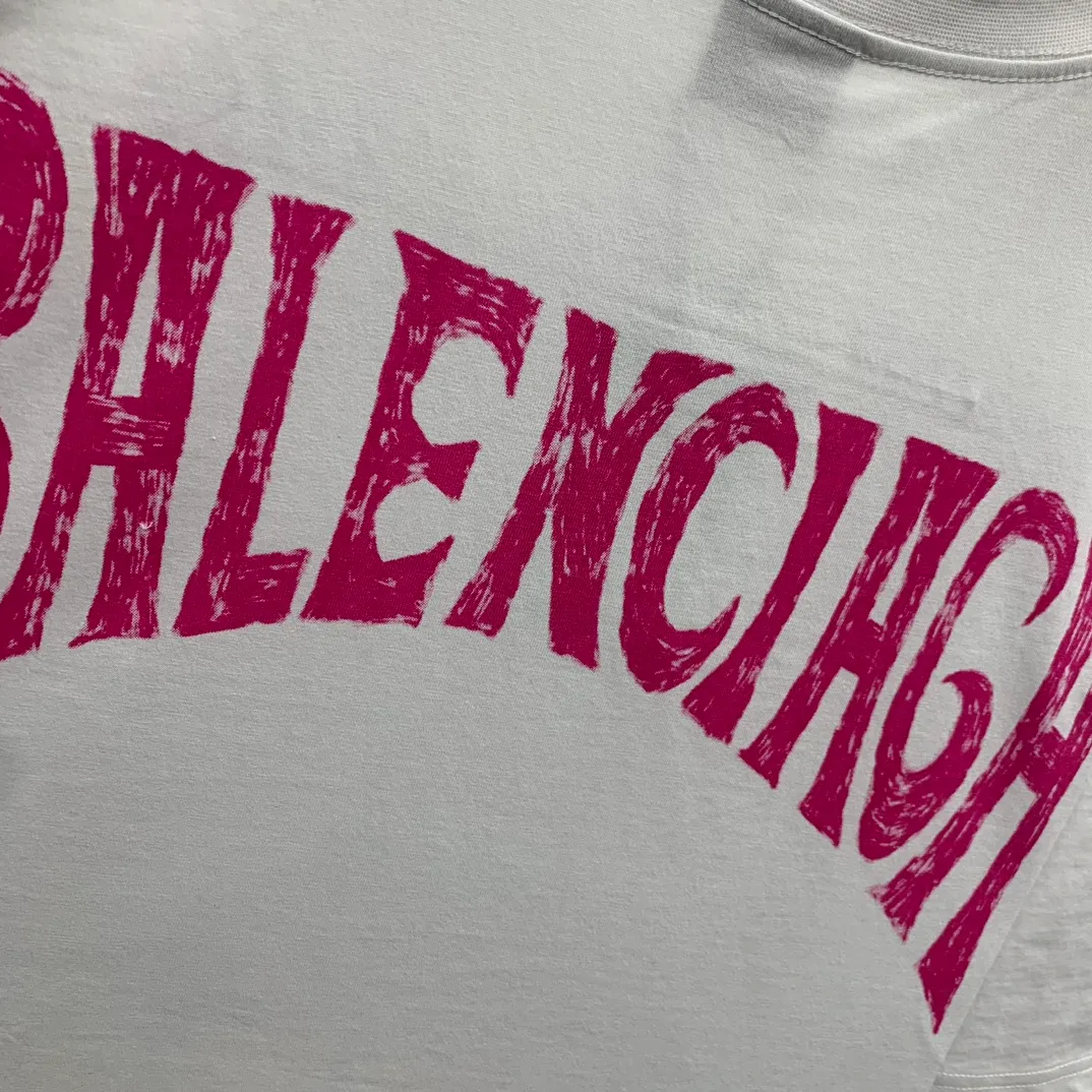 Top tested version 𝐁A𝐋EN𝐂IA𝐆A/Balenciaga Sunset Paris Eiffel Tower T-shirt Fabric: 32 pieces of double yarn 240g - counter synchronization #The highest version on the market The original development of custom-woven fabrics is washed and treated with a full sense of thickness The texture is different from market products Highly restored #Original mold opening Use imported elliptical machine printing Each print is neatly aligned No burrs Hand-printed front and rear platens Precision mesh production stencil Imported environmentally friendly slurry squeegee, the letters are clearly restored, the letter spacing is the same size as the original, highly restored to 24ss, the best-selling model on the market, the same style for men and women size: xs s m l color: white black P: 290