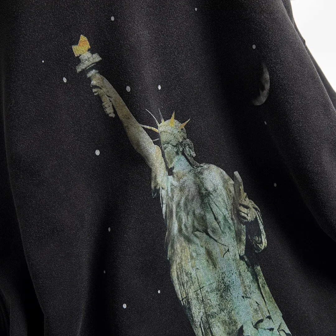 🅿️330 7112# Detailed picture Top version [BALENCIA*GA] Official website quality Paris's new Lady Liberty series hooded sweatshirt OS version Loose dropped shoulders Unisex style Fabric: 480g 100% cotton terry sweatshirt Technology: Front panel digital direct printing Garment wash Worn Distressed Fixed color Color: Washed black Size: XS S M L