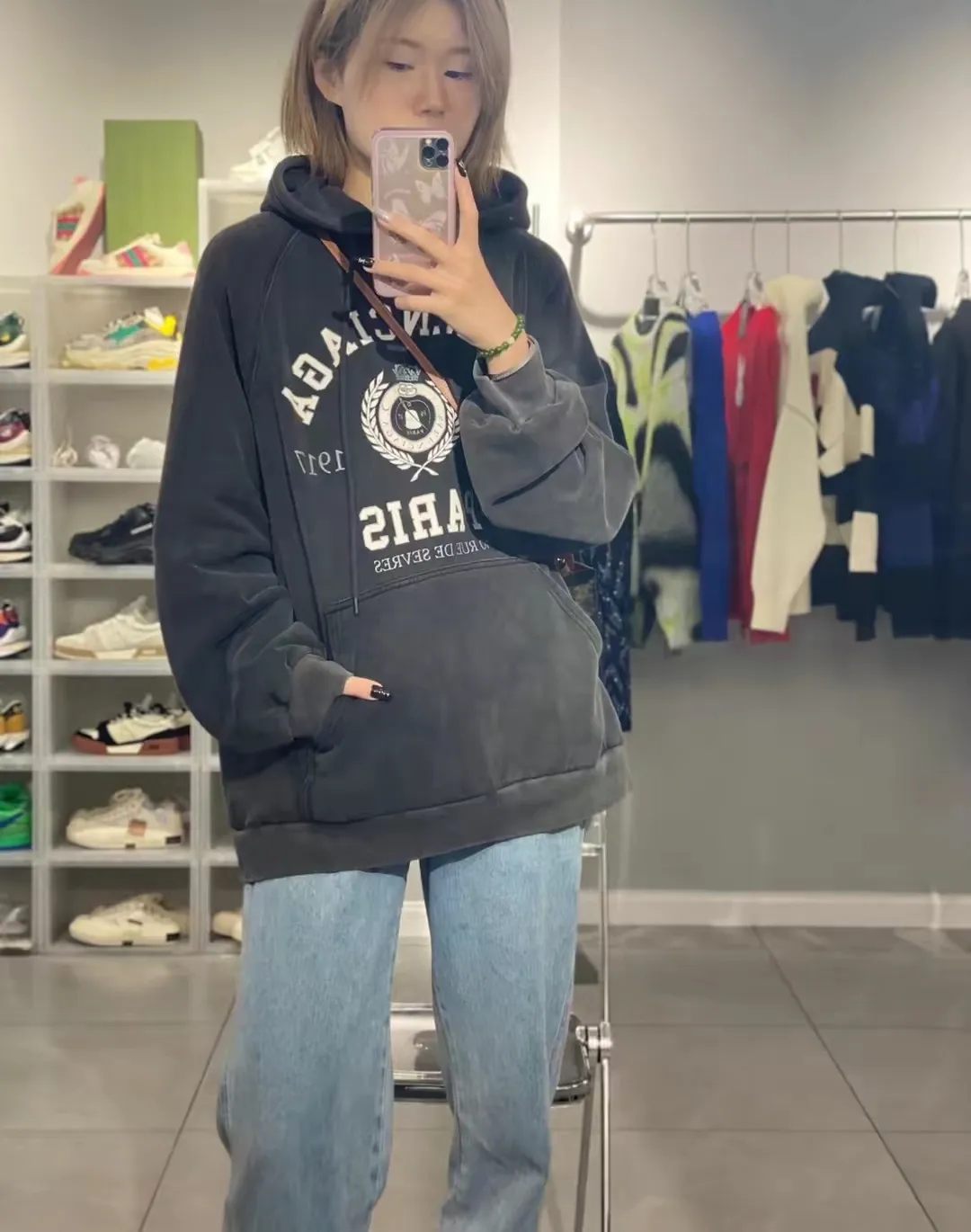 ♻️💯Upper body reference model picture❤️Spring and autumn top tested version BALENCIAGA Paris designer 2022 spring and summer style Crown Wheat 1917 letter cracked print male and female couple star same style hooded hoodie sweatshirt huge cost single product. In terms of fabric alone, 480 grams of pure cotton combed terry fabric, plus the fabric needs to be pre-shrunk in advance and then fried and aged, is enough to drink a pot! The printing uses Kornit digital direct injection cracking process. Because it's primed, you don't have to worry about the print falling off if it bursts. A full set of customized accessories, synchronized at the counter, and consistent coding. Color: Washed Black Size: XS-L P:460