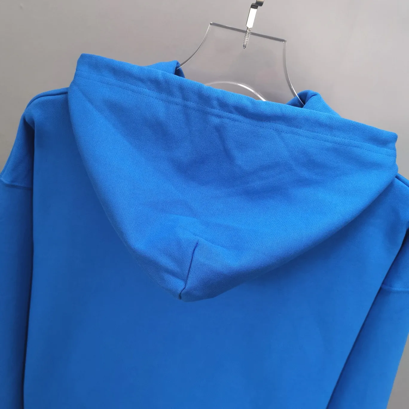[Off the shelves] The top version of Balenciaga mailbox letter logo pure cotton loose-fitting autumn and winter hoodie for men and women couples. A simple basic sweatshirt. A simple sweatshirt that you can fall in love with at first glance. The Blcg mailbox logo on the chest is simple and beautiful. It is operated by an imported elliptical machine, without burrs and neatly aligned! The fabric is made of 480g pure cotton fabric, which is different from the low-end version. The color is also super beautiful. You must get this one! ! ! ! !  Color: black, white, fog blue, khaki, lake green Size: XS-L P:450