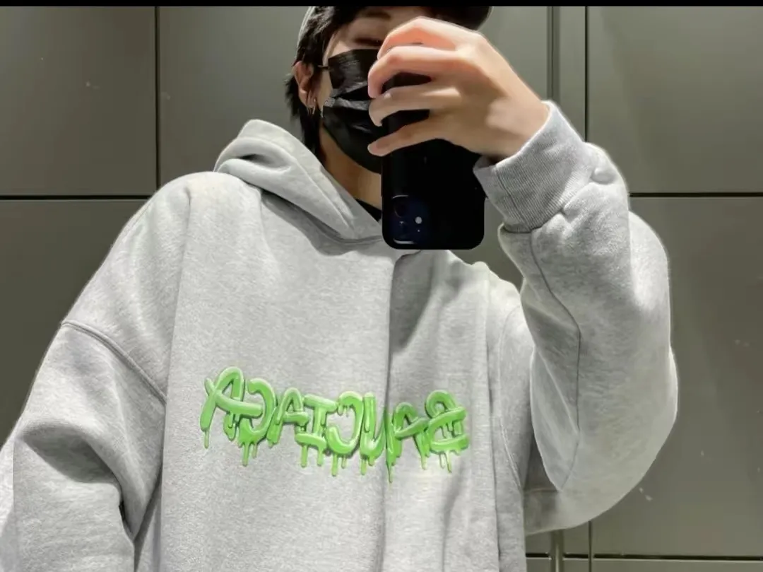 ♻️💯Upper body reference model picture❤️The top tested version BALENCIAGA Balenciaga pink jelly glue dissolved pure cotton loose breathable trendy brand male and female couples same style short sleeves The design elements are still as simple as ever, the letters on the chest are integrated with the jelly melted design, giving an immediate sense of high-end. 100% looped terry cotton fabric, pre-shrunk and washed, multi-dimensional handle. The printing is dot printing, cross-engraved lettering mold, inkjet-style heat transfer. The gel letters are first made and then fixed on the fabric through high-temperature pressing. The elements are simple and versatile. They look great in any combination. Color: black, white, light gray. Size: XS-L P:450