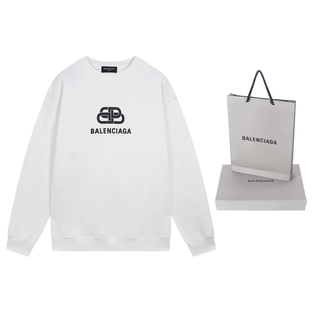🅿️246 Detailed picture [Top version. Official website quality] BALENCI*GA/Paris. Classic style. SS22 #balenci*ga lock letter LOGO round neck sweatshirt. Brick cabinet synchronization.                       The fabric is made of Paris ZP custom-woven and dyed cotton sweatshirt. The weight is 450 grams. The cloth surface is clean. The cloth pattern is clear, soft and comfortable. The threads are dyed with no color difference. The classic pattern is printed with environmentally friendly imported materials, precision printing screen, the letters are clear, the effect is three-dimensional, and the brick cabinet is restored. The version adopts the OS loose shoulder style. Same style for men and women Coding: BL235568 Color: black, white, coffee Size: XS S M L