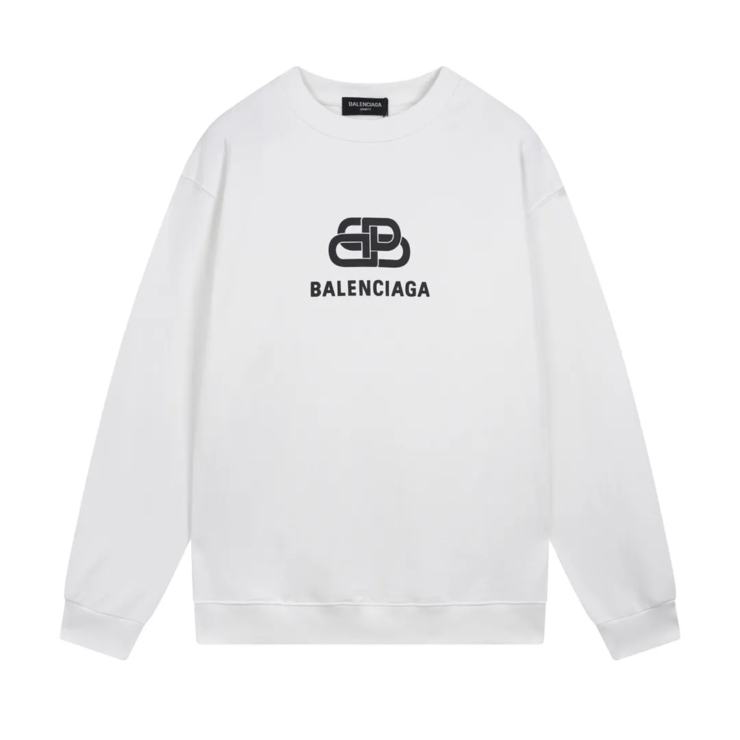 🅿️246 Detailed picture [Top version. Official website quality] BALENCI*GA/Paris. Classic style. SS22 #balenci*ga lock letter LOGO round neck sweatshirt. Brick cabinet synchronization.                       The fabric is made of Paris ZP custom-woven and dyed cotton sweatshirt. The weight is 450 grams. The cloth surface is clean. The cloth pattern is clear, soft and comfortable. The threads are dyed with no color difference. The classic pattern is printed with environmentally friendly imported materials, precision printing screen, the letters are clear, the effect is three-dimensional, and the brick cabinet is restored. The version adopts the OS loose shoulder style. Same style for men and women Coding: BL235568 Color: black, white, coffee Size: XS S M L