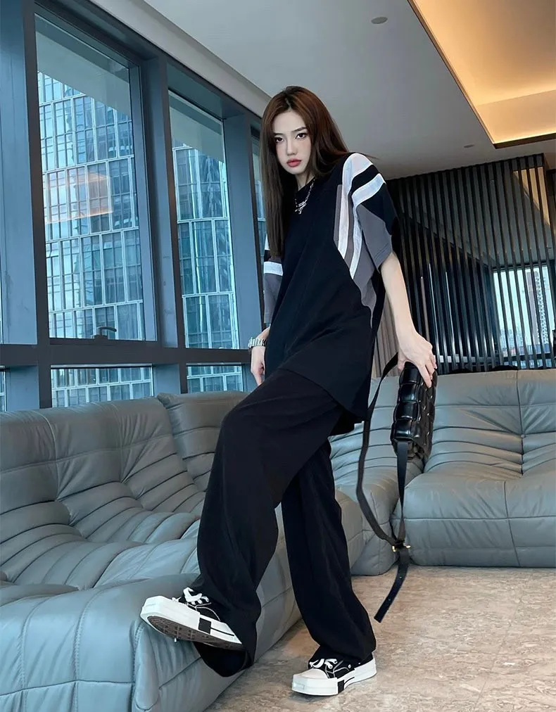 ♻️💯Upper body reference model picture❤️Top verified version BALENCIAGA/Balenciaga 22SS splicing heavy industry male and female couple celebrity short-sleeved T-shirt. Here is an explanation why mine is dozens of yuan more expensive than others: 1. I feel that there is nothing to explain. This product can be shipped at this price and it is already a philanthropist. The difficulty of splicing. I changed a dozen factories and shook my head. It is a miracle that it can be shipped. 2. Each model is produced by the company, and the details of the workmanship and fabrics are consistent with the original product. Guaranteed no color difference from the counter. Reproduction is not scary. Whoever fakes it will be embarrassed. It’s not shameful to make a replica, it’s shameful if you can’t buy the correct version if you make a replica. All of my series can be found in all major places and will be absolutely stunning! 3. The fabric is made of 280g Paris-specific double yarn. No one can make better fabrics than mine. There is really no way to compare with the ordinary version on the market. Respect it. It is authentic and costs thousands of dollars. Don’t wear the quality of street stalls. 4. The workmanship is restored in all aspects and the packaging is restored in all aspects. 5. I guarantee here that this is the highest quality you can find. Size: XS-L (the correct version size L can wear 220 pounds, which is very large) Fabric: Customized 280g custom-woven and dyed double yarn Color: Black Version: The whole piece adopts three-needle and five-thread technology, (neckline-shoulder seam-sleeve seam-pressed double thread, looks more three-dimensional and textured) The same process as the original original, classic version, small dropped shoulders, micro silhouette! ✔️Correct 240g double yarn fabric ✔️Correct high version ✔️Correct double yarn high weight thread ✔️Correct packaging details P:310