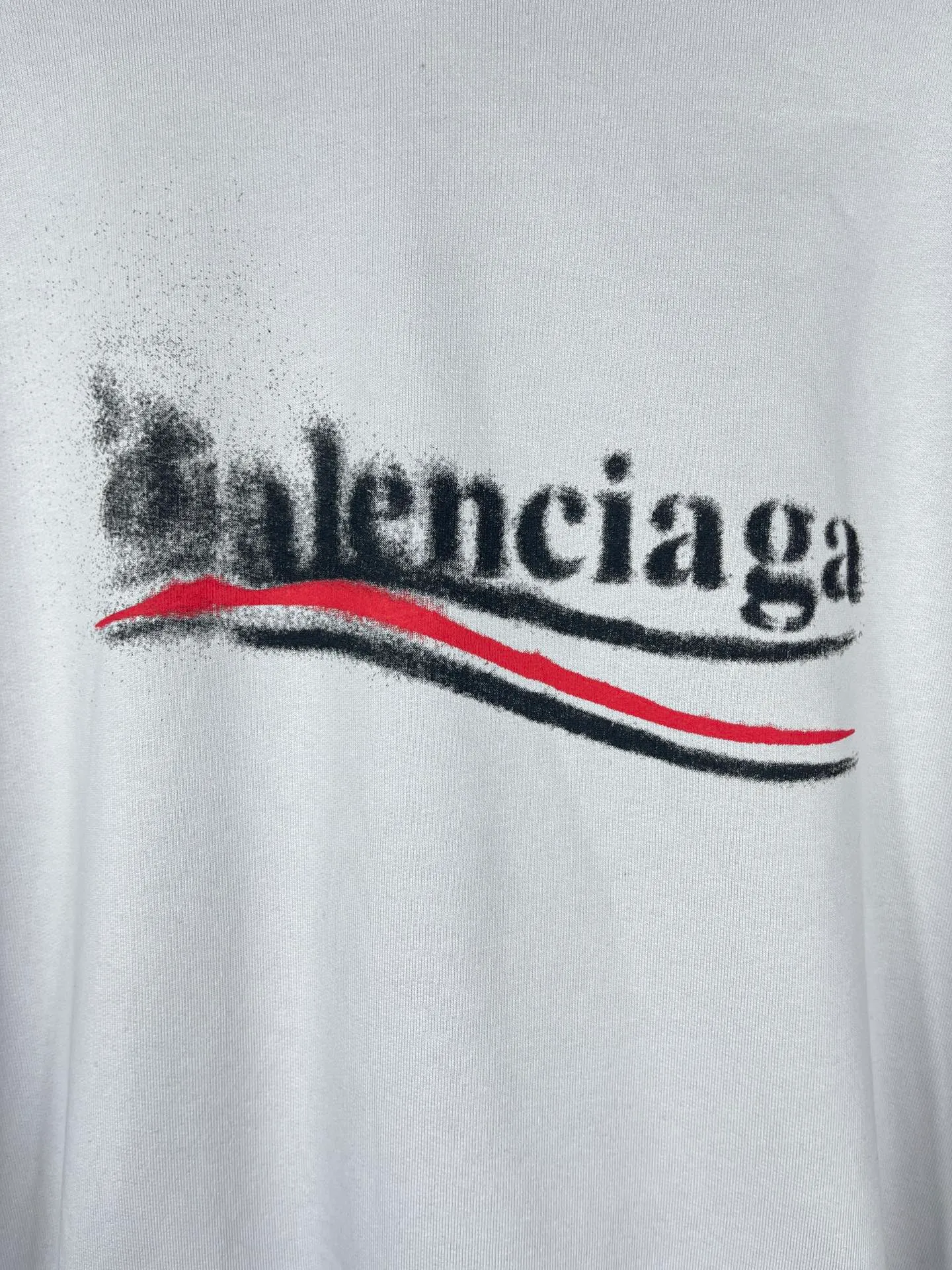 🅿️300 real photos [Top version. Official website quality] BALENCI*GA/Paris. 2024 new classic letter LOGO printed graffiti hooded sweatshirt. Brick cabinets are synchronized. Genuine products are developed at the first time. All fabric colors are available. Printed Y boards are customized. Enjoy printing and comparison! The fabric is made of Paris ZP custom-woven and dyed cotton terry sweatshirt. Weighing 460 grams, the cloth surface is clean. The cloth pattern is clear, soft and comfortable. The threads are dyed with no color difference. The classic LOGO uses environmentally friendly imported materials to print graffiti, and the dot direct spray process creates a three-dimensional effect. Restore the brick cabinet, adopt the OS loose shoulder style. Same style for men and women Coding: BL238930 Color: black and blue, off-white Size: XS S M L