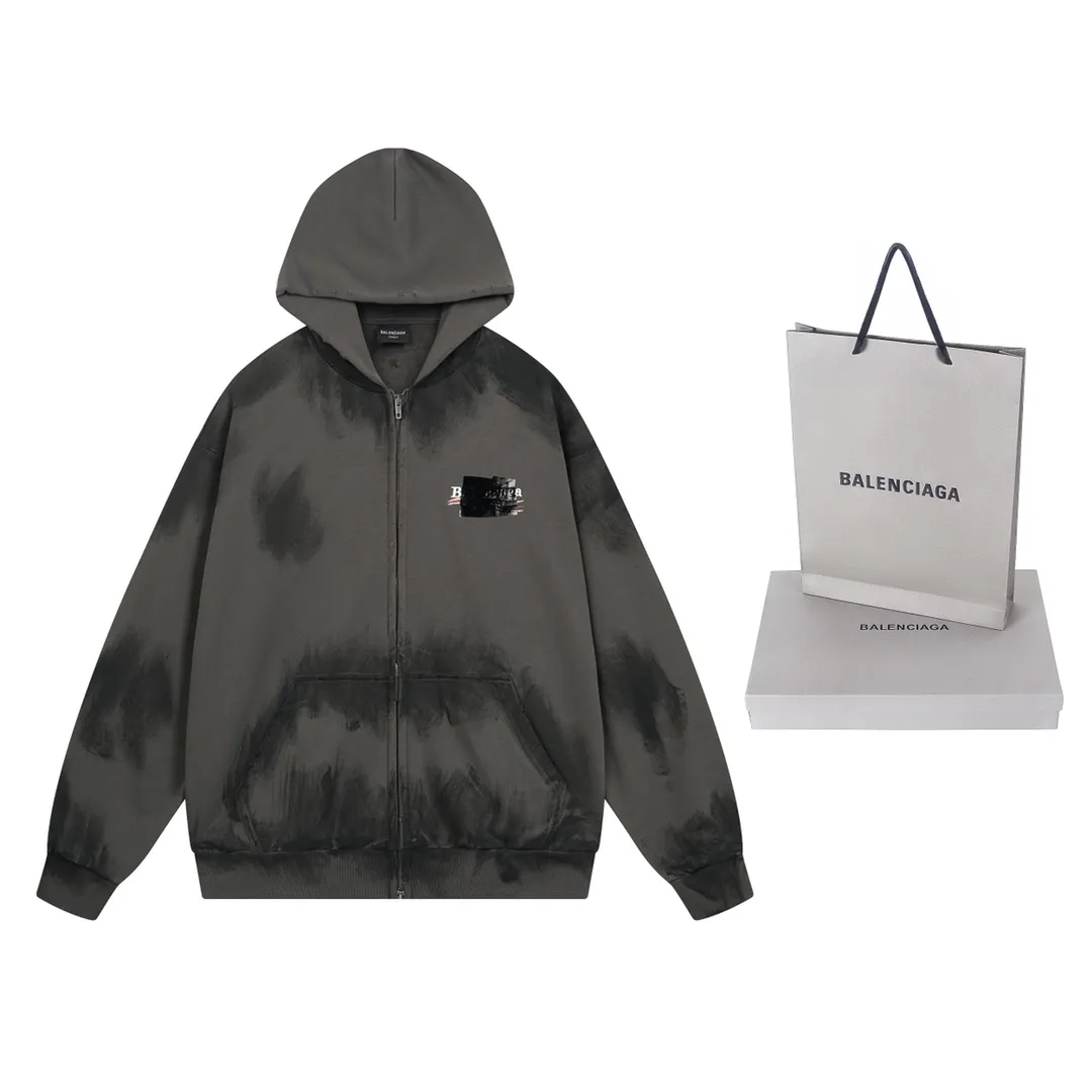 🅿️390 Detailed picture [Top version. Official website quality] BALENCI*GA/Paris#Classic model. Coke embroidered hand-painted graffiti black tape cardigan hooded sweatshirt. The fabric is made of Paris ZP custom-woven and dyed cotton David sweatshirt. The weight is 450 grams. The cloth surface is clean. The cloth pattern is clear, soft and comfortable. The color fastness is good. It is not easy to change color. The threads are dyed with no color difference. The classic pattern embroidery uses an imported embroidery machine, and the embroidery thread color is the original color. The finished product is washed and worn, and hand-painted graffiti. Produced by looking at pictures at Jubie Market. The letters are clear. The three-dimensional effect is strong. The embroidered flowers are finished and the finished product is glued. The version adopts OS loose shoulder design. Same style for men and women. Code: BL238072 Color: black. Smoke gray. Size: XS S M L
