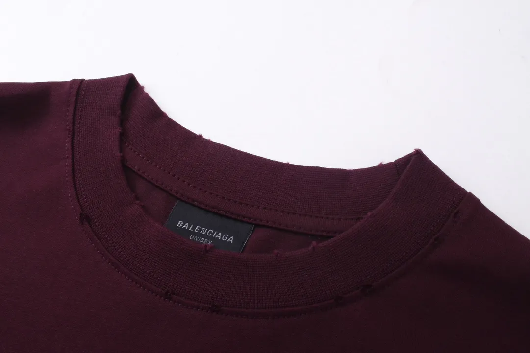 🅿️216 Real photos [Top version. Official website quality] BALENCI*GA/Paris. 23ss latest classic model. Front and rear tape direct printing. Ready-to-wear washed and worn long-sleeved T-shirt. Genuine product developed at the first time, brick cabinet synchronization. Welcome to compare. The fabric is made of Paris ZP custom-woven and dyed 100% cotton with double-yarn compact cotton. The weight is 260 grams. The cloth surface is clean. The cloth pattern is clear, soft and comfortable, and the threads are dyed with no color difference. The classic pattern is directly sprayed by a direct injection machine. Environmentally friendly imported materials, three-dimensional effect. Restored brick cabinet. The garments were washed and aged, and polished by many hands. Produced by ultra-heavy craftsmanship, the market currency is very different, welcome to compare. The version adopts OS loose shoulder design. The same style for men and women. Code: BL225003 Color: dark blue gray, off-white, burgundy, green, black blue, fog blue Size: XS S M L