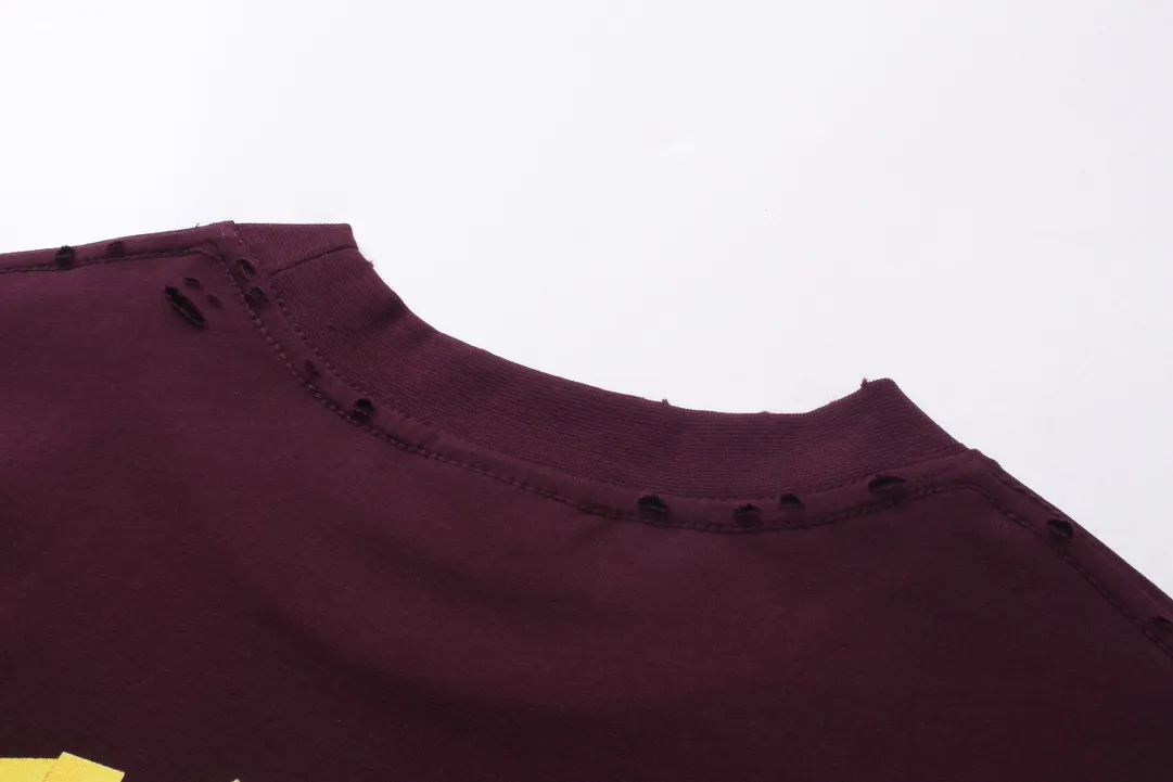 🅿️216 Real photos [Top version. Official website quality] BALENCI*GA/Paris. 23ss latest classic model. Front and rear tape direct printing. Ready-to-wear washed and worn long-sleeved T-shirt. Genuine product developed at the first time, brick cabinet synchronization. Welcome to compare. The fabric is made of Paris ZP custom-woven and dyed 100% cotton with double-yarn compact cotton. The weight is 260 grams. The cloth surface is clean. The cloth pattern is clear, soft and comfortable, and the threads are dyed with no color difference. The classic pattern is directly sprayed by a direct injection machine. Environmentally friendly imported materials, three-dimensional effect. Restored brick cabinet. The garments were washed and aged, and polished by many hands. Produced by ultra-heavy craftsmanship, the market currency is very different, welcome to compare. The version adopts OS loose shoulder design. The same style for men and women. Code: BL225003 Color: dark blue gray, off-white, burgundy, green, black blue, fog blue Size: XS S M L