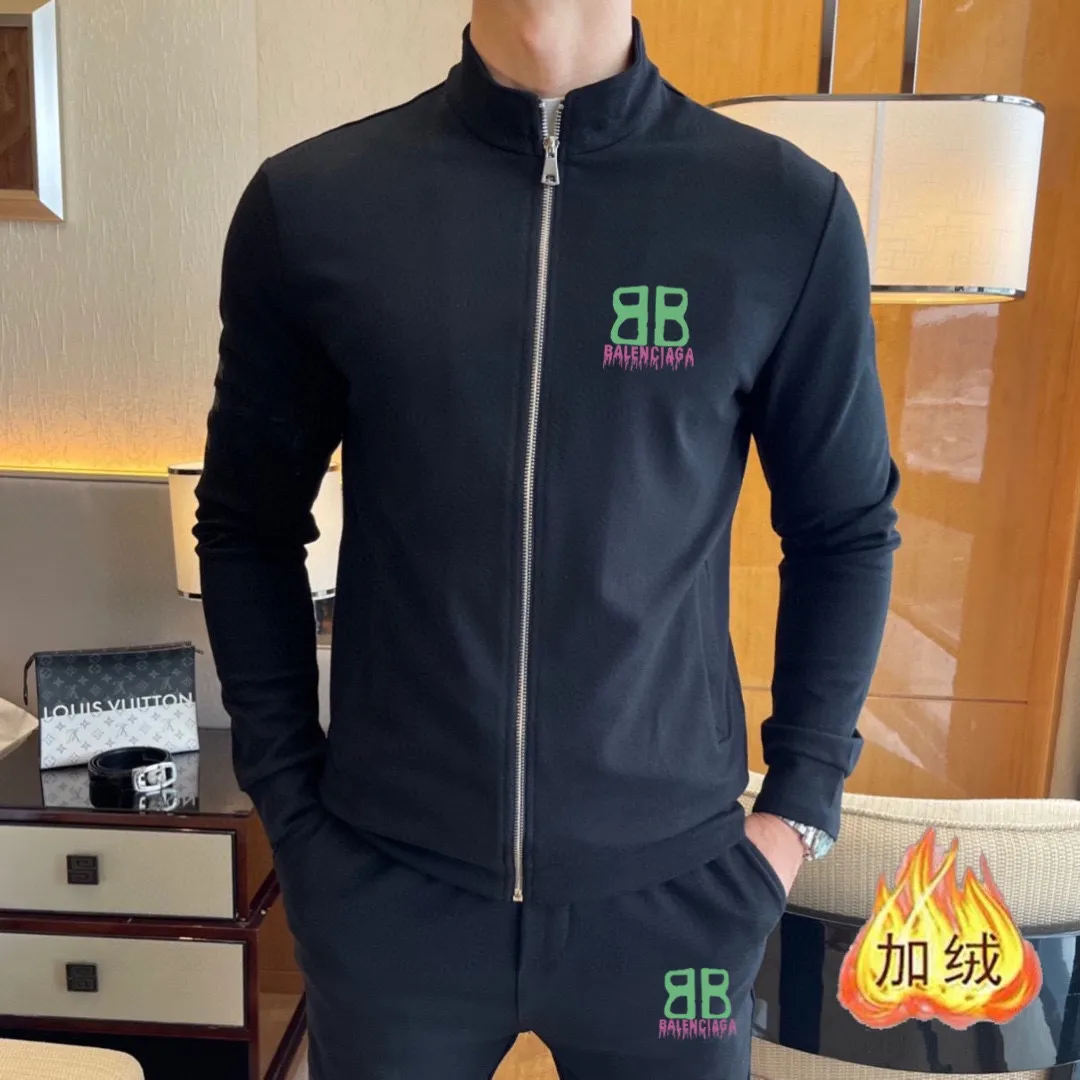 🅿️460 brand [BALENCIAGA] (velvet and thickened) 2025 spring new product, celebrities’ favorite fashion-flavored casual suit, clean and neat tailoring, full of urban style. Made of high-quality customized fabrics, the lining has excellent thermal insulation effect, feels soft and dry, and the upper body effect is crisp and stylish. The three-dimensional cutting process and the pattern are all of high standards, and the silhouette version has the right benefits! It is not tight at all, and you feel good when you put it on. So many top-quality raw materials create high-end products with unparalleled value. It is the first choice for high-end fashion people. (Size: M-4XL can wear up to 200 pounds)