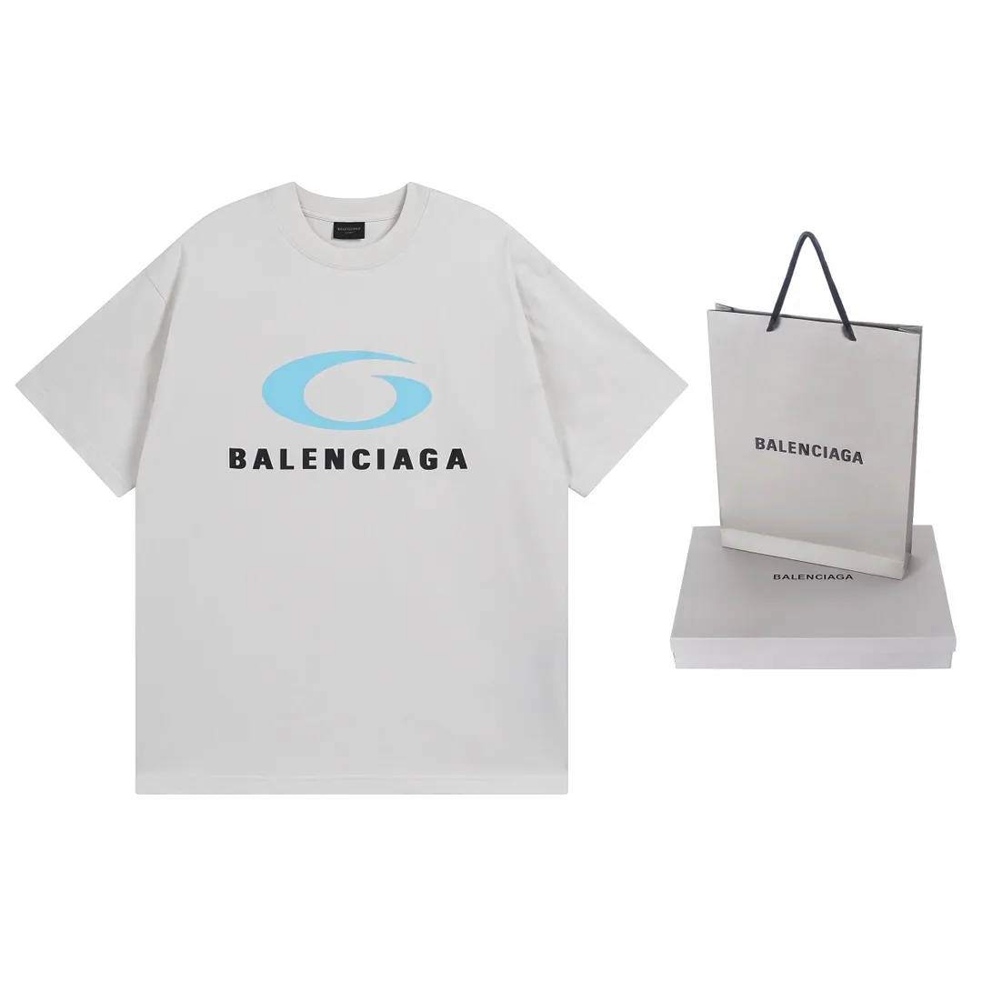 🅿️180 real photos [Top version. Official website quality] BALENCI*GA/Paris. SS24 latest model, LOOP SPORTS ICON printed short-sleeved T-shirt. Brick cabinet synchronization. Genuine product developed at the first time, happy to print and compare! The fabric is made of Paris ZP custom-woven and dyed cotton double yarn. Weighing 260 grams, the cloth surface is clean. The cloth pattern is clear, soft and comfortable. The threads are dyed with no color difference. The printing uses environmentally friendly imported materials. The letters are clear and the effect is three-dimensional. The version adopts OS loose shoulder design. Same style for men and women. Code: BL223605 Color: off-white, black Size: XS S M L