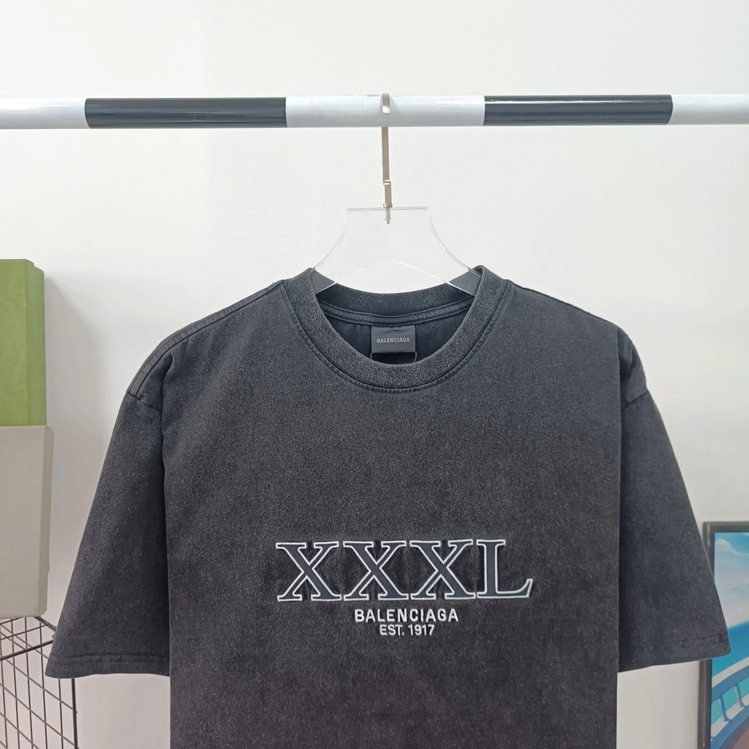 [New] Top tested version Balenciaga BALENCIAGA new XXXL letter embroidery milk white latest style bottoming short-sleeved T-shirt [new ceiling level] - 2023 new version shipped! Feel free to compare top quality products!  -Using imported Tajima 10w needle machine embroidery, high-density embroidery letter wrapping technology, full details and no tails, clear letters without connections‼ ️ - BLCG's latest fashion series, Jay Chou's same upper body, new models are released every year, milk white color is new this year, I didn't hesitate to buy it as soon as I saw it, the upper body is whiter, I love this color so much!  -Full set of 1:1 customized accessories + Sydney paper with logo + new version of handbags at the counter + three labels for large products + original hangtag -The webbing on the back collar extends to the shoulders for reinforcement, and the stitches are downturned at the joints. Imported elliptical machine with imported glue technology. Overall printing without teeth. 32s280g double yarn combed cotton fabric, weighing up to 400 grams after washing!  Color: Washed Black Apricot Size: XS-L P:310