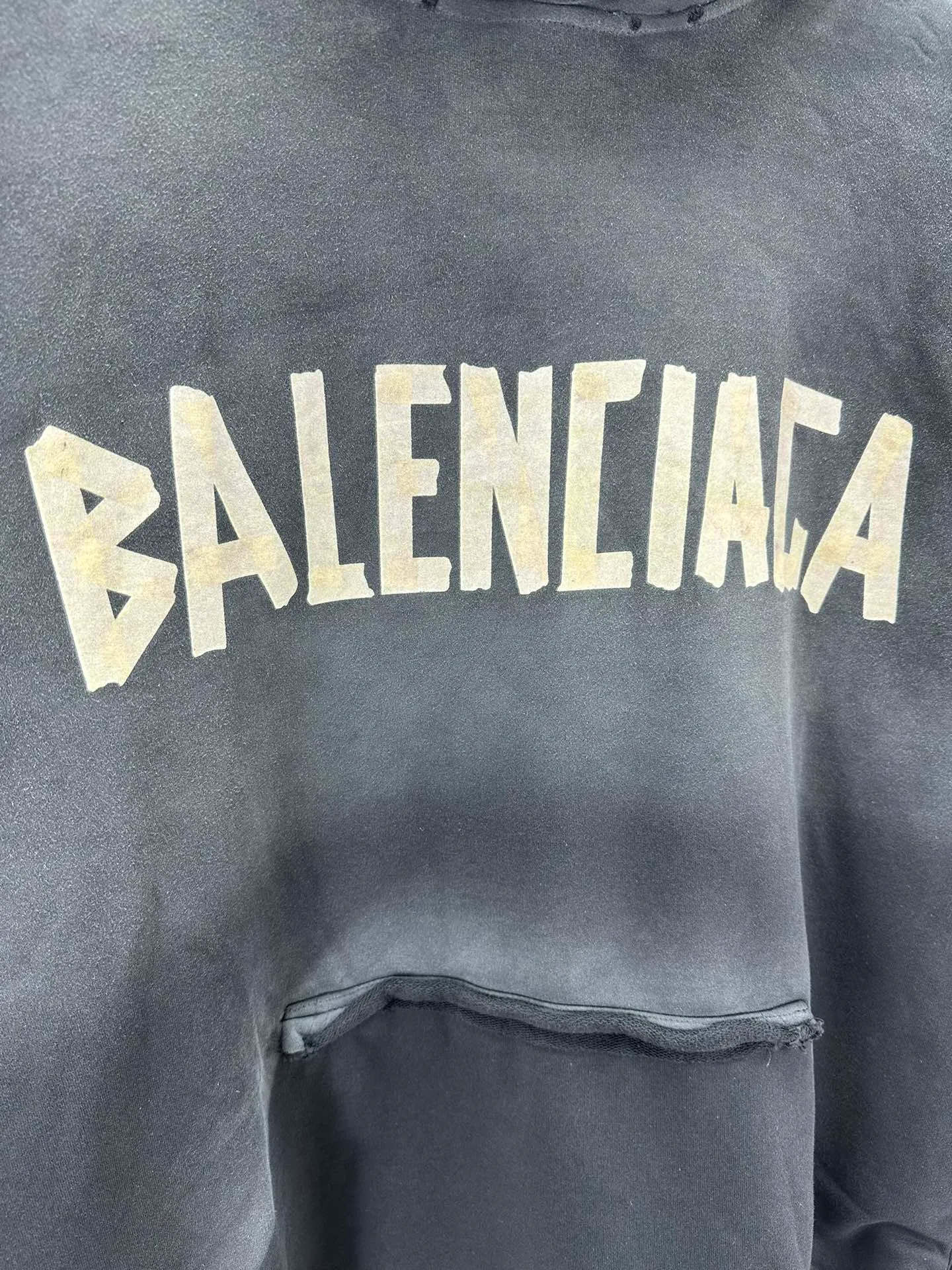 🅿️420 - BALENCI*GA 24ss Paris hot-selling tape hooded sweatshirt. The front and back panels are printed with tape direct printing. Many hand-made grinding. The ready-made clothes are washed and worn. The cloth surface is clean. The cloth pattern is clear, super heavy work. Soft and comfortable. Exclusively pattern-woven and dyed 450g fabric. Threads are dyed in the same vat with zero color difference. Different from the market currency. The version adopts os loose shoulder version. Welcome to compare, same style for men and women. -Color: Iron gray blue, Paris blue, washed black, burgundy, fluorescent yellow, green, khaki -SIZE: XS S M L style number 8912#