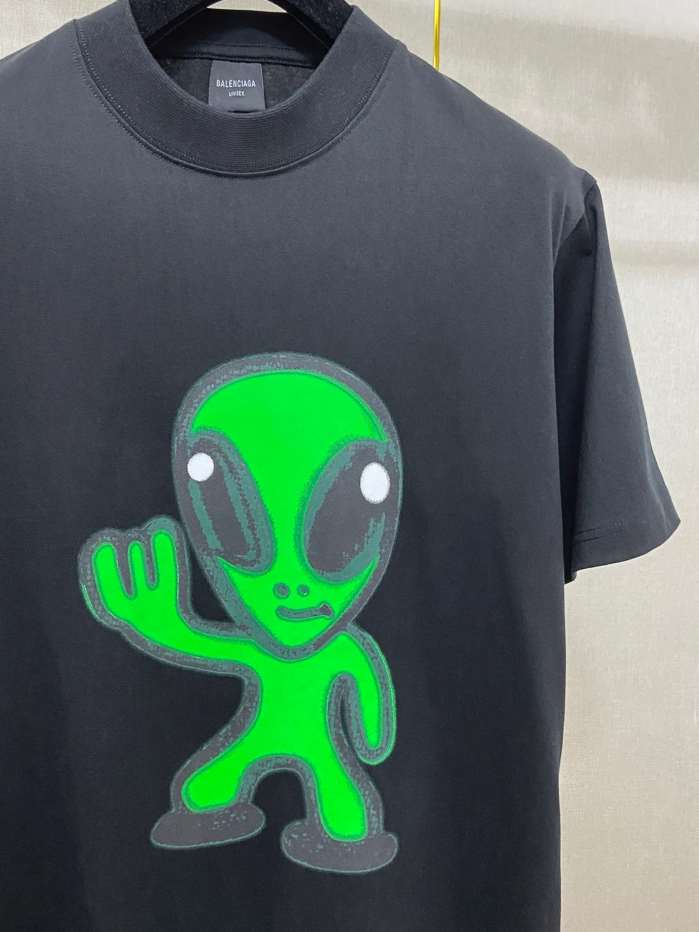 🅿️180 9196# Actual photo top version [[BALENCIA*GA] official website quality Paris new alien front panel smiley face print luminous effect short-sleeved T-shirt OS version loose dropped shoulders Unisex fabric: 260g 100% cotton double yarn Technology: front and rear digital direct injection right sleeve embroidery garment wash shaping solid color Color: black off-white floral gray Size: XS S M L
