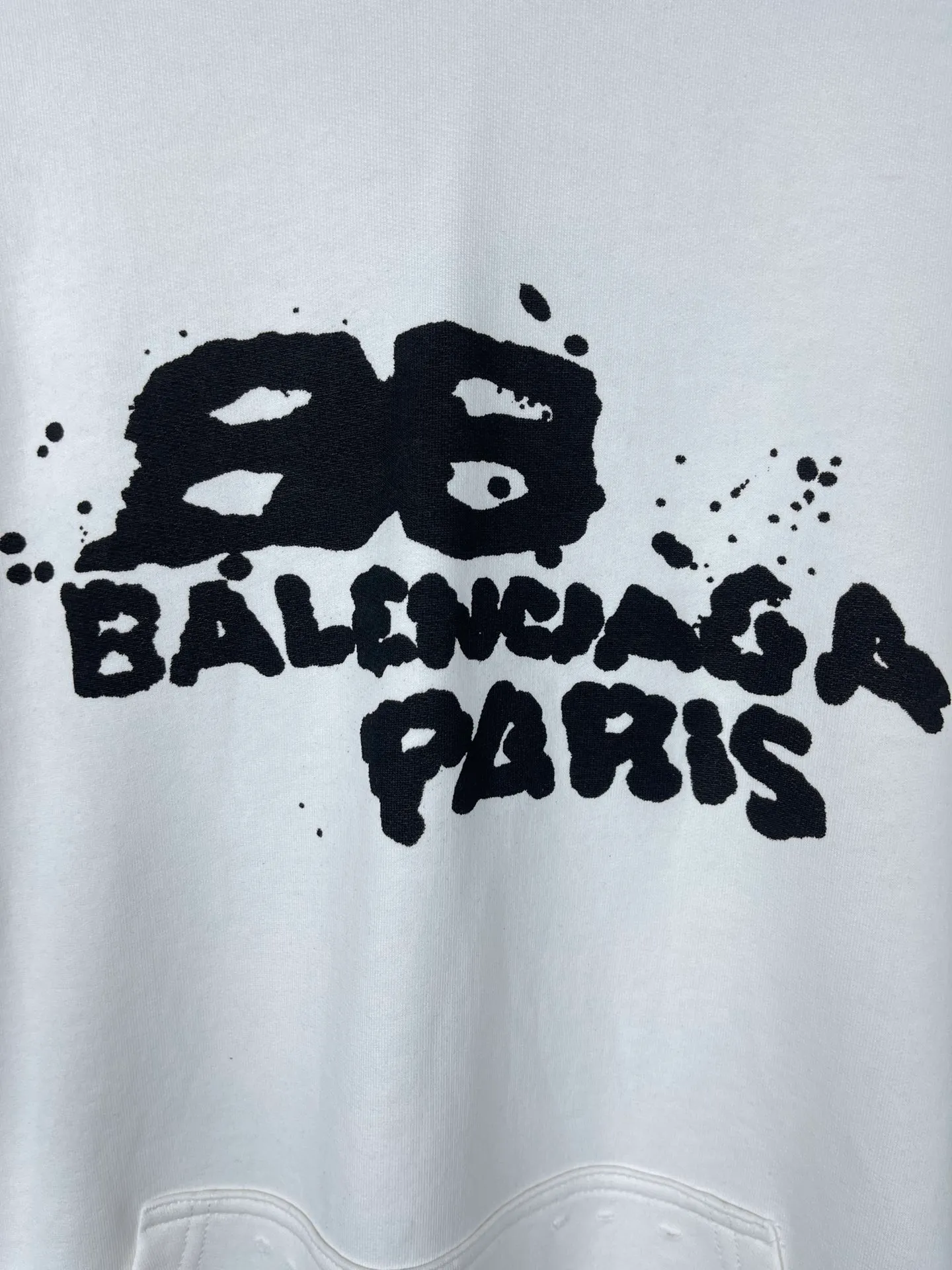 🅿️300 real photos [Top version. Official website quality] BALENCI*GA/Paris BALENCI*GA#BB hand-painted graffiti long-sleeved hooded sweatshirt. 2023 autumn and winter new products. Brick cabinet synchronization. The fabric is made of Paris ZP custom-woven and dyed cotton double yarn David sweater. The weight is 450 grams, the cloth surface is clean. The cloth texture is clear. Soft and comfortable. Good color fastness. Not easy to change color. The threads are woven and dyed with no color difference. The printing uses a round machine hand-painted effect. No burrs. The color follows the original board. The whole piece of clothing is hand-made and worn. The brick cabinet is restored. The version adopts the OS loose shoulder style. Same style for men and women. Coding: BL238018 Color: black, white, gray blue, pink Size: XS S M L
