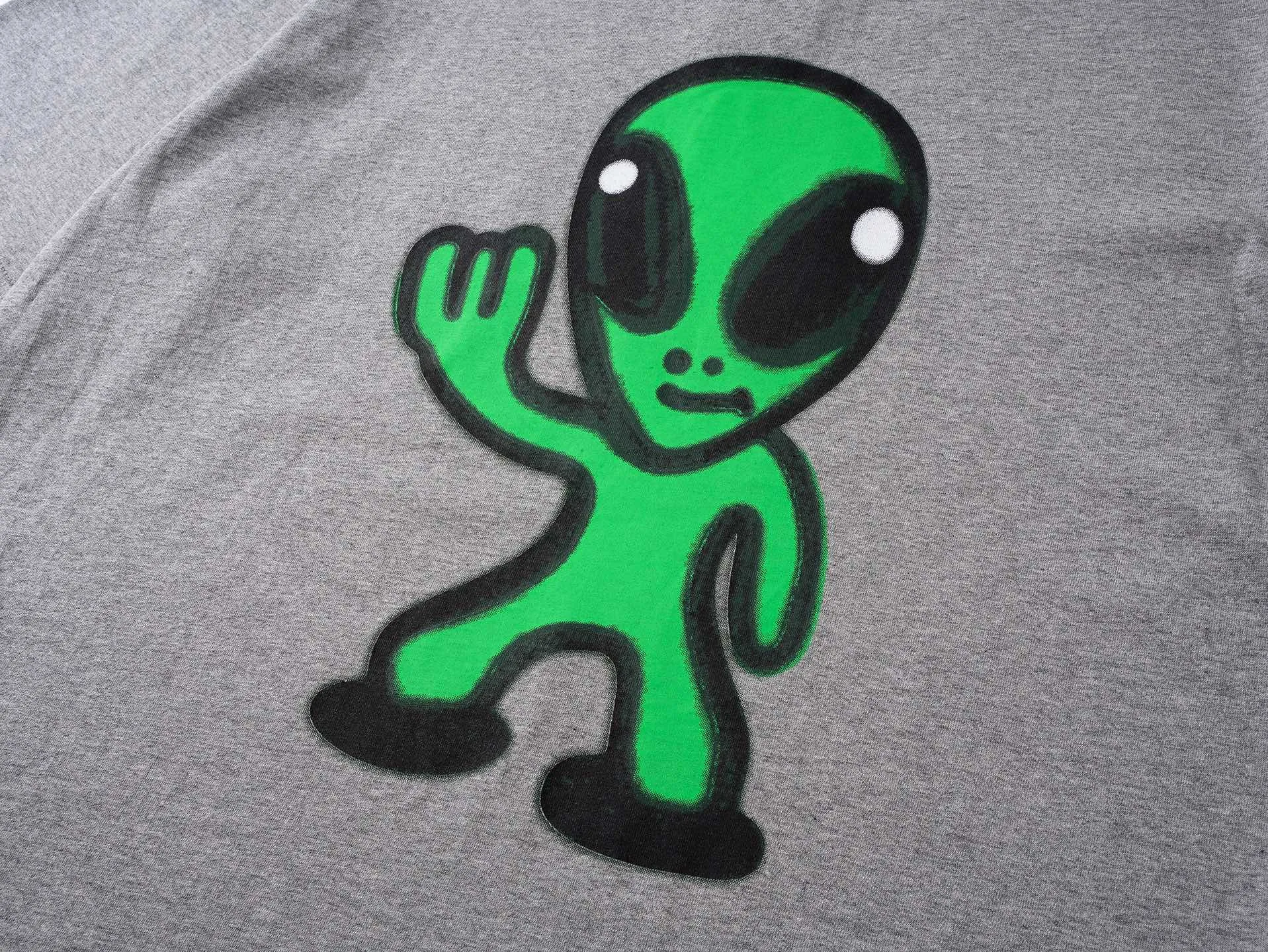 🅿️194 real photos [top version. official website quality] BALENCI*GA/25 new model. The front is directly printed with hithg there + dripley art work + luminous effect, aliens are printed on the front, smiley faces are printed on the back, short-sleeved T-shirt with embroidered letters on the right sleeve # SS25 latest style. Research and development at the first time, different market currencies. Comparisons welcome. The fabric is made of Paris ZP custom-woven and dyed cotton double yarn. Weighing 260 grams, the cloth surface is clean. The cloth pattern is clear, soft and comfortable. The threads are dyed with no color difference. Printing adopts computer direct printing. Jubie market currency. Welcome to compare. The version adopts OS loose shoulder design. Same style for men and women. Code: BL253683 Color: off-white, black, floral gray Size: XS S M L