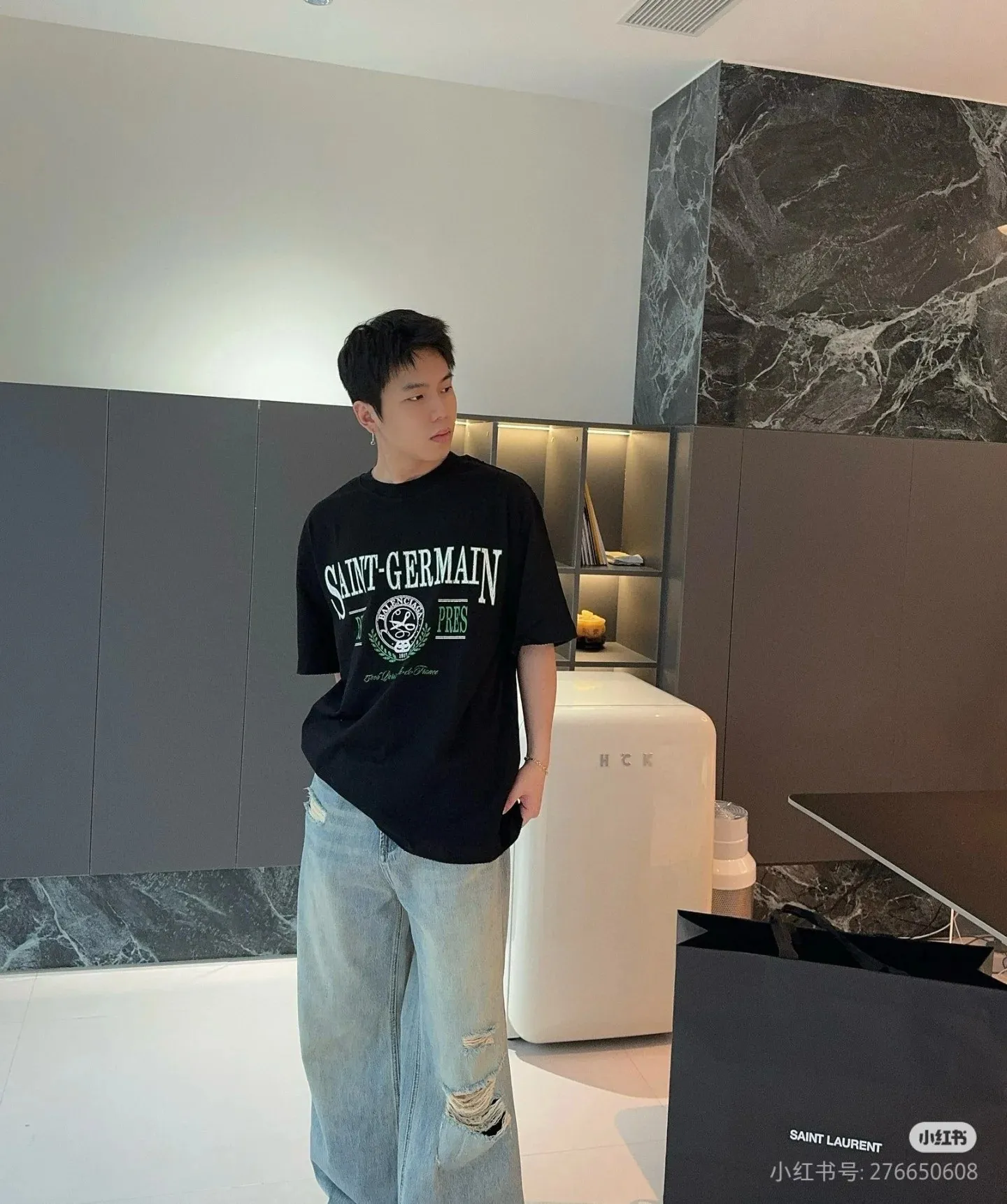 ♻️💯Refer to the model picture for the upper body❤️The top version of Balenciga/Balenciga 1917 Scissor Rupture Printed Short-sleeved T-shirt uses burst printing technology, fraying process, pure cotton soft fabric, contrast dyed fabric, imported printing technology, full of trend, dyed pure cotton fabric, OS version, complete with three labels, same style for men and women. Size XS S M L